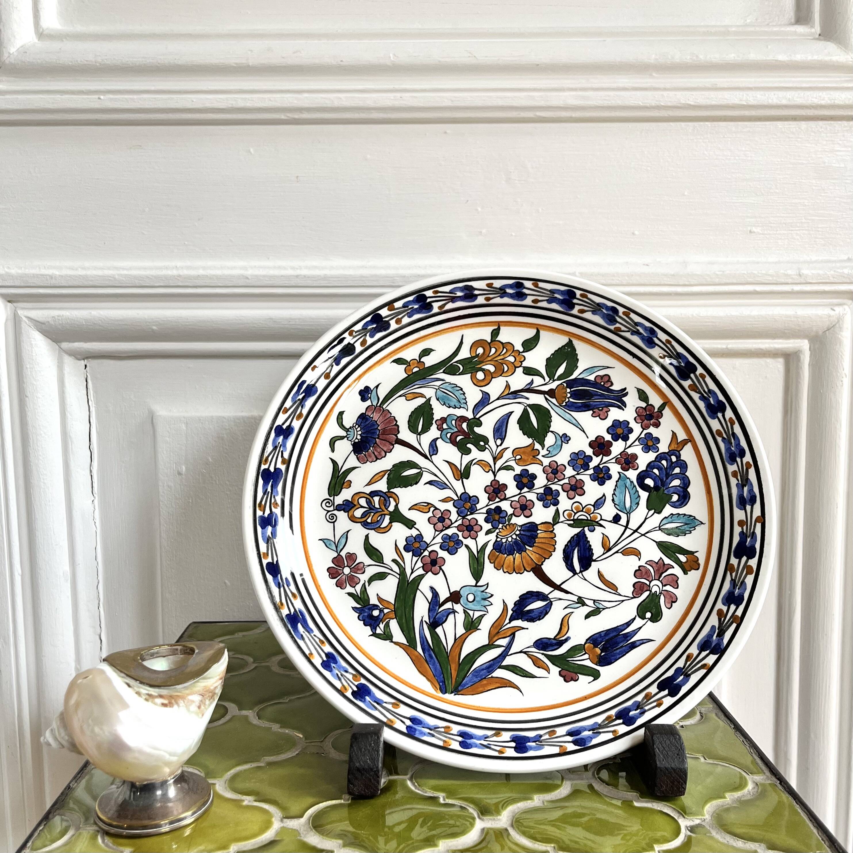 Decorative ceramic plate