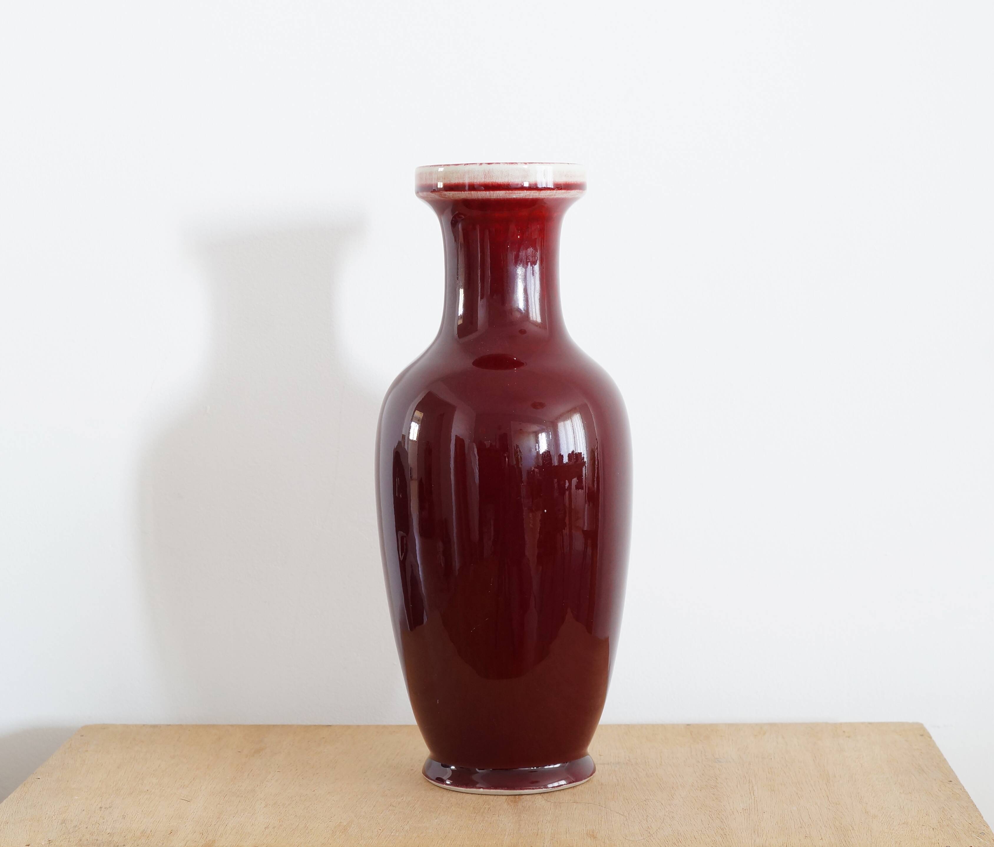 Grand vase couleur grenat en céramique