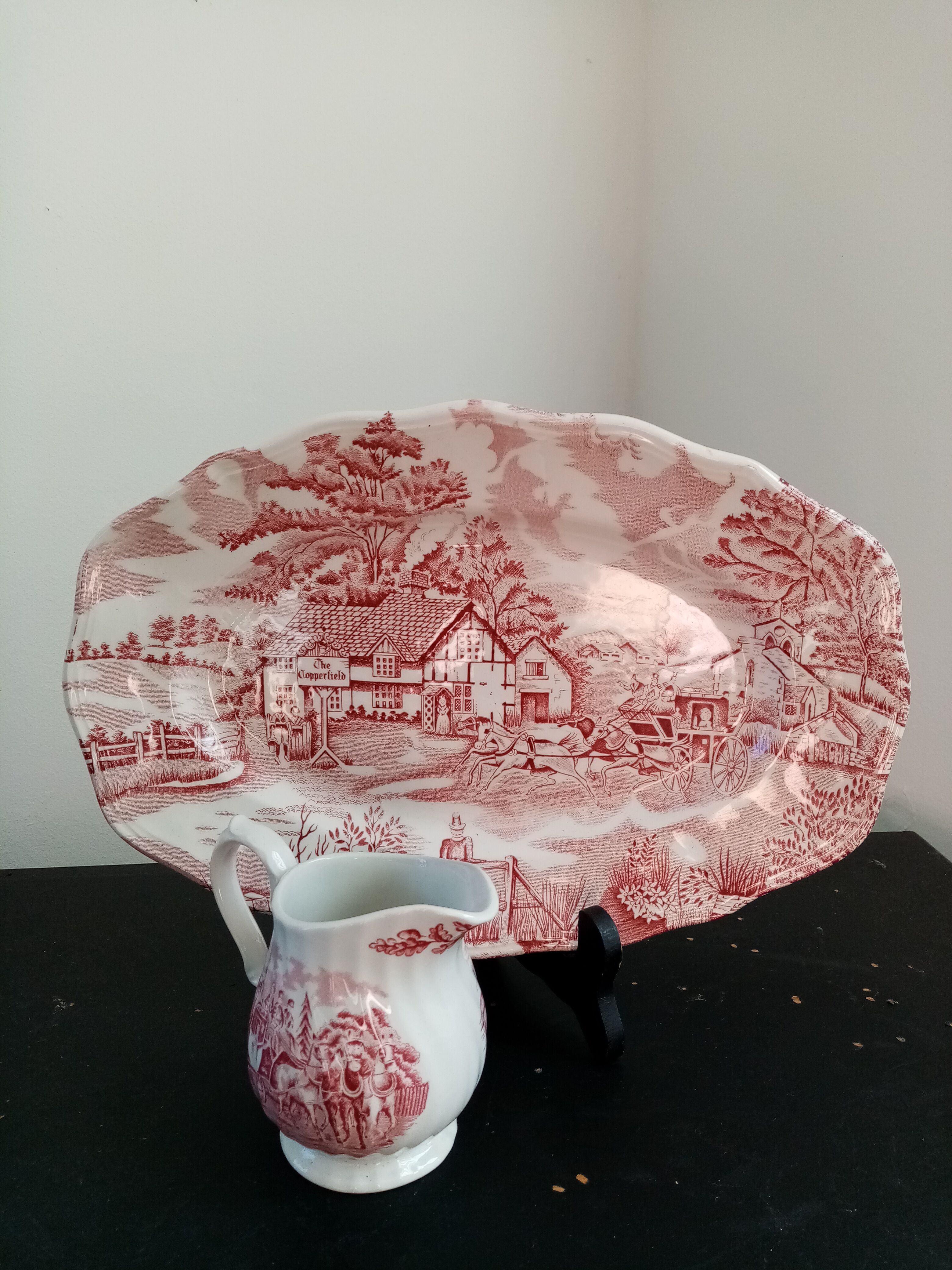 Staffordshire dish and gravy boat