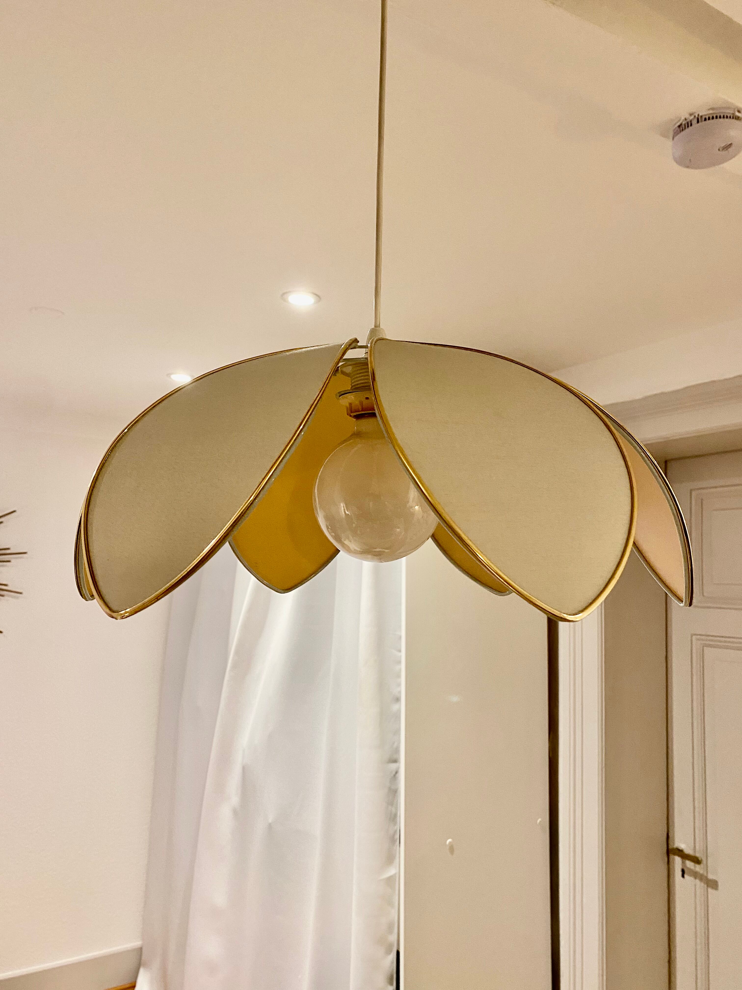 Vintage flower petal suspension