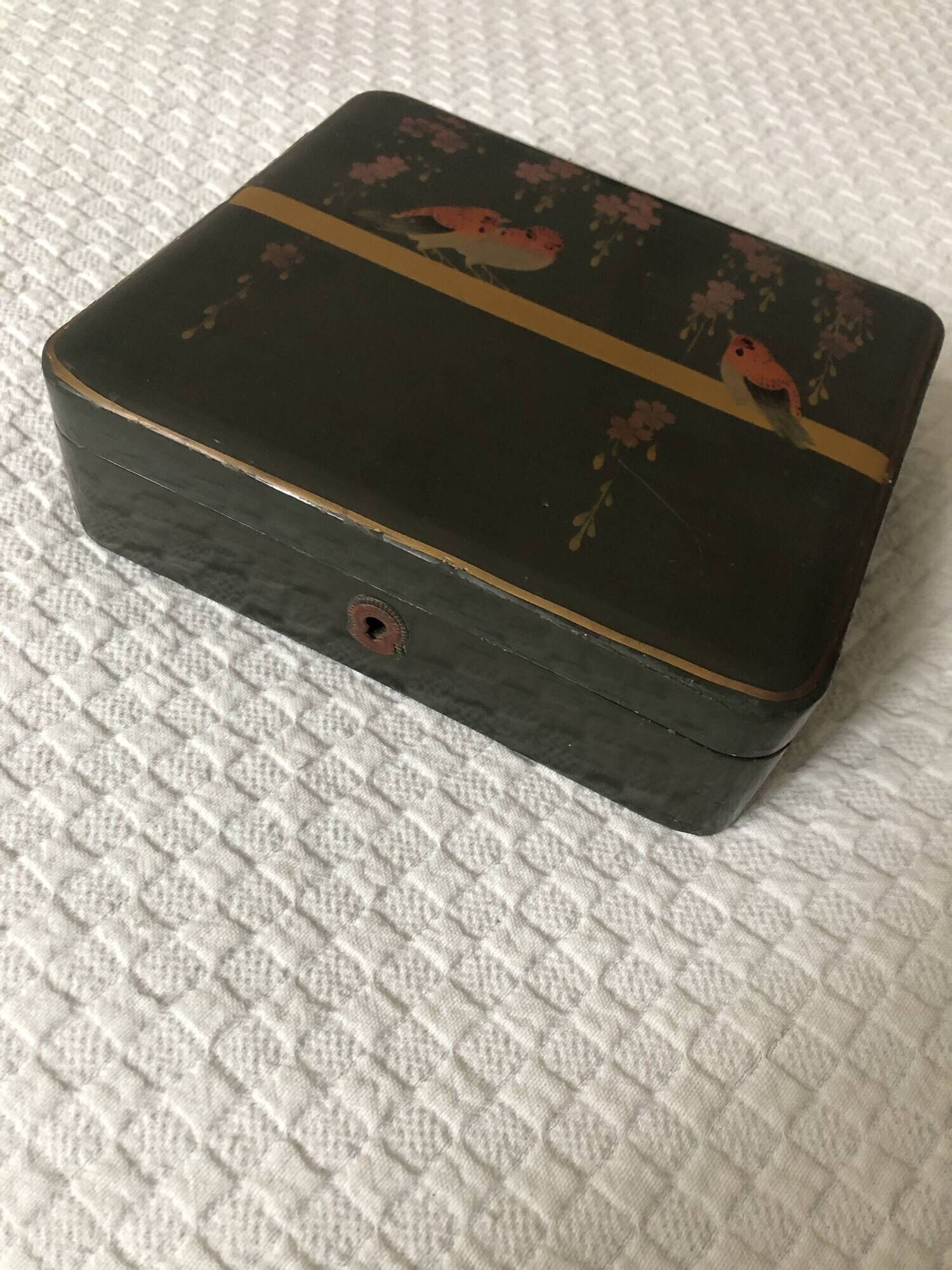 coffret/boite à bijoux en bois laqué vert à décor d'oiseaux sous la glycine