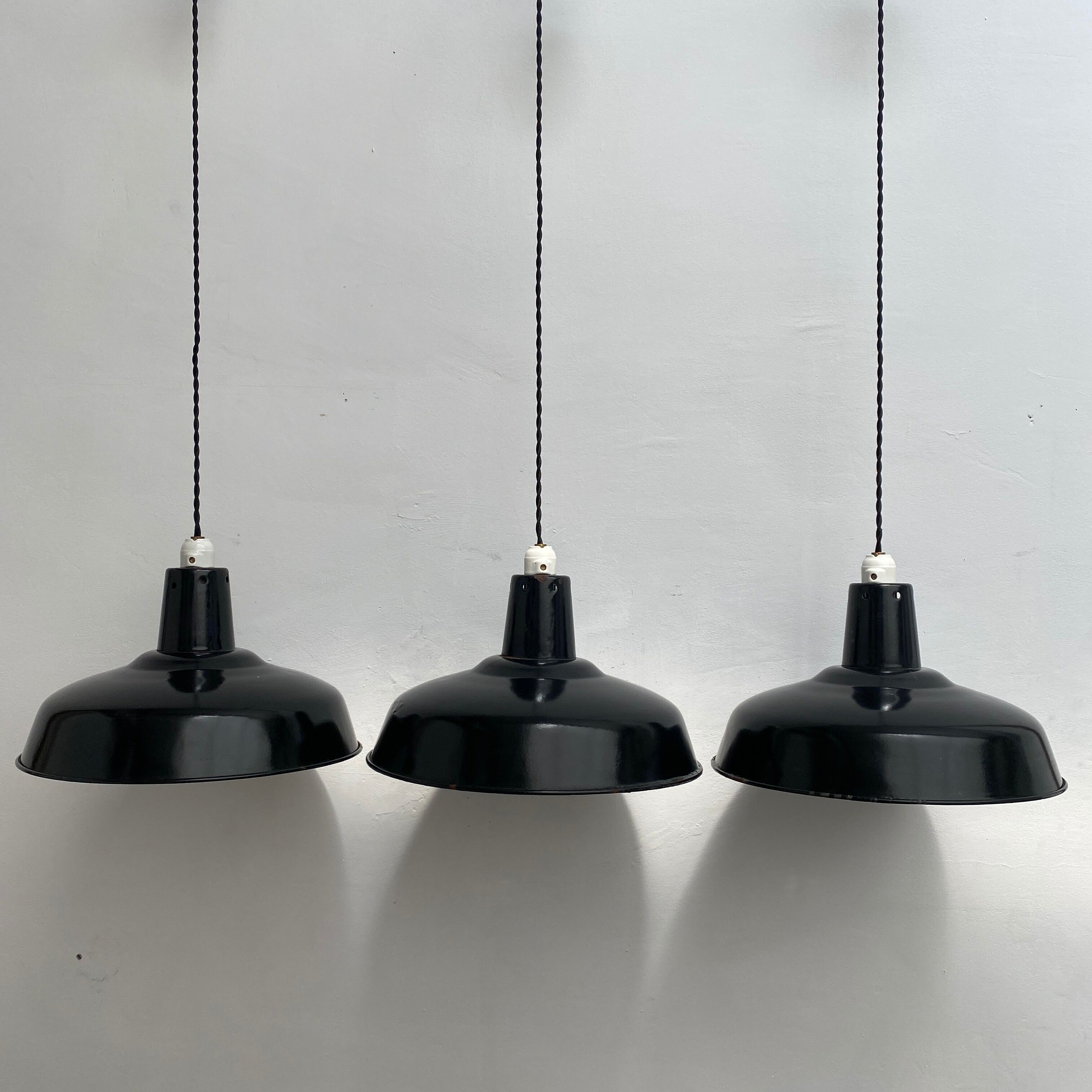 Lot 3 suspensions industrielles émaillées 35,5 cm