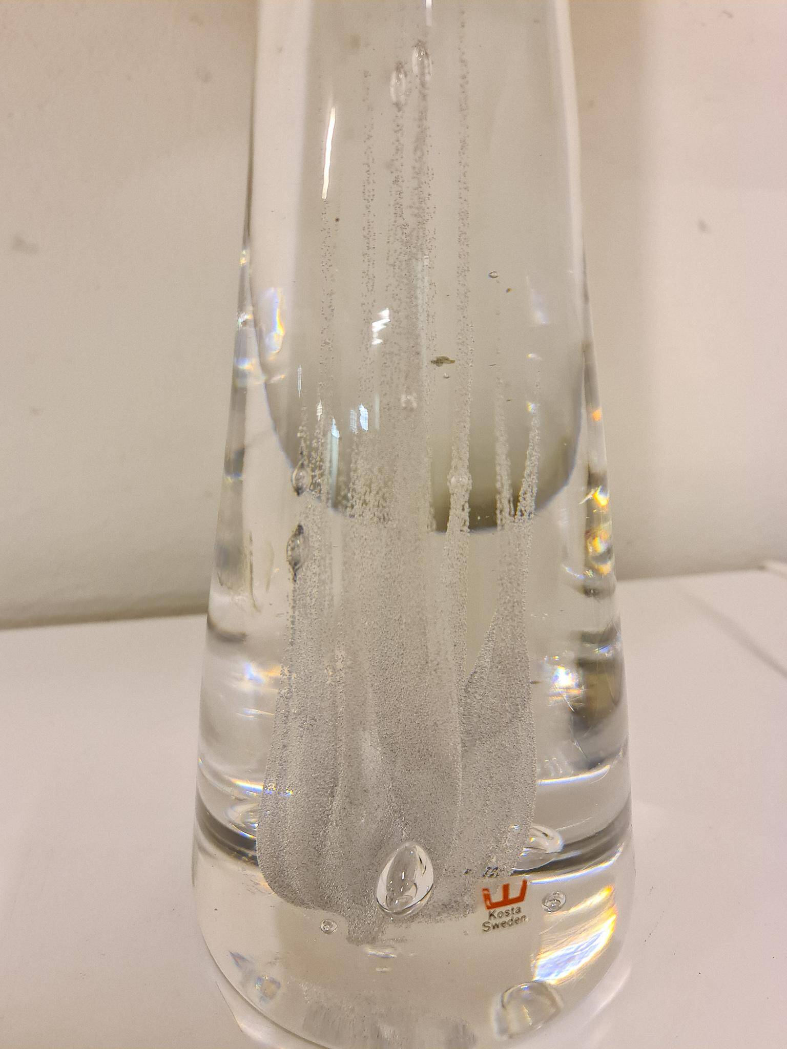 Mid-century crystal glass table lamp by Vicke Lindstrand Kosta, Sweden.