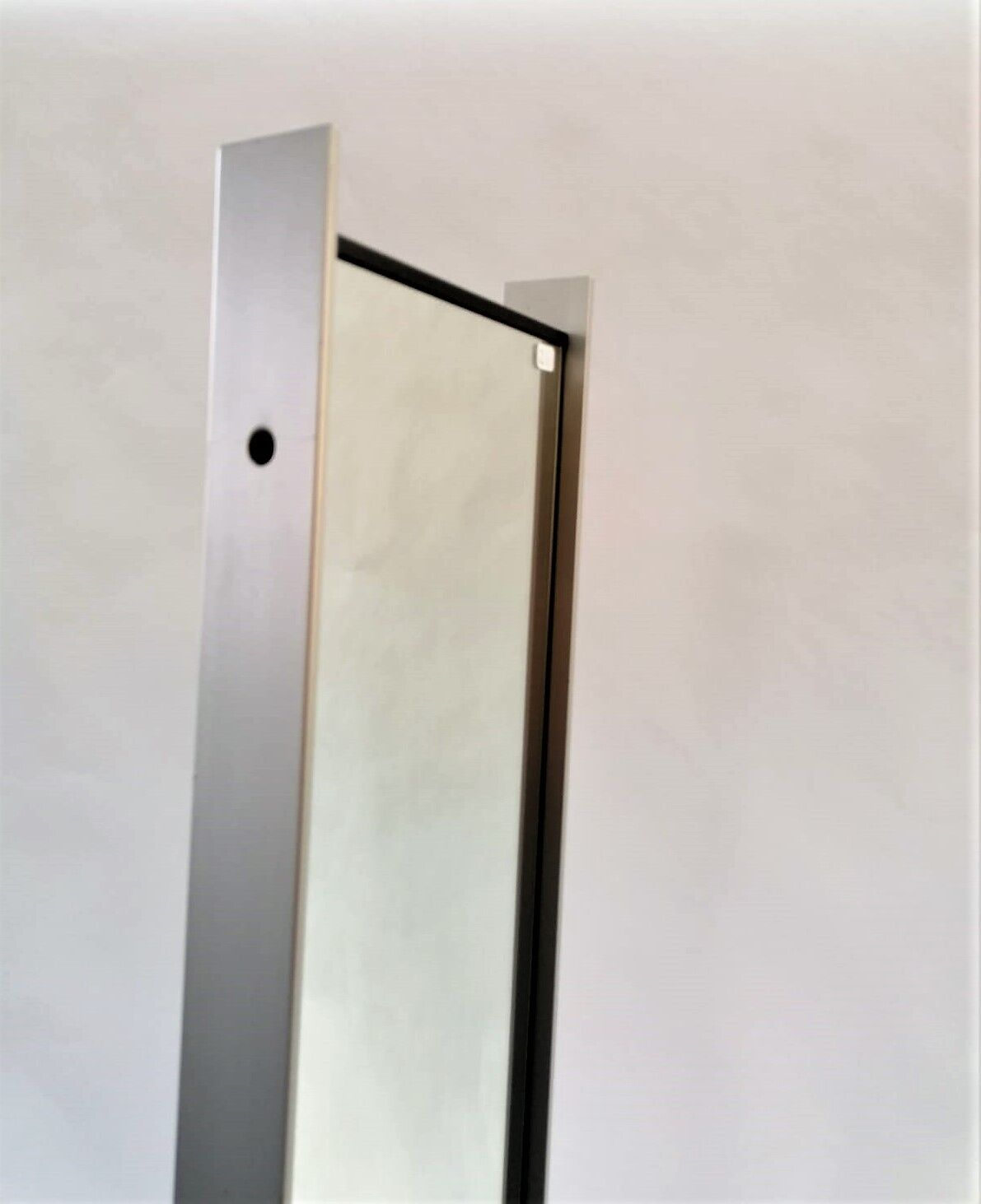 Italian coat hanger with mirror