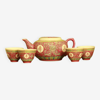 Chinese pink mu shou teapot and its cups