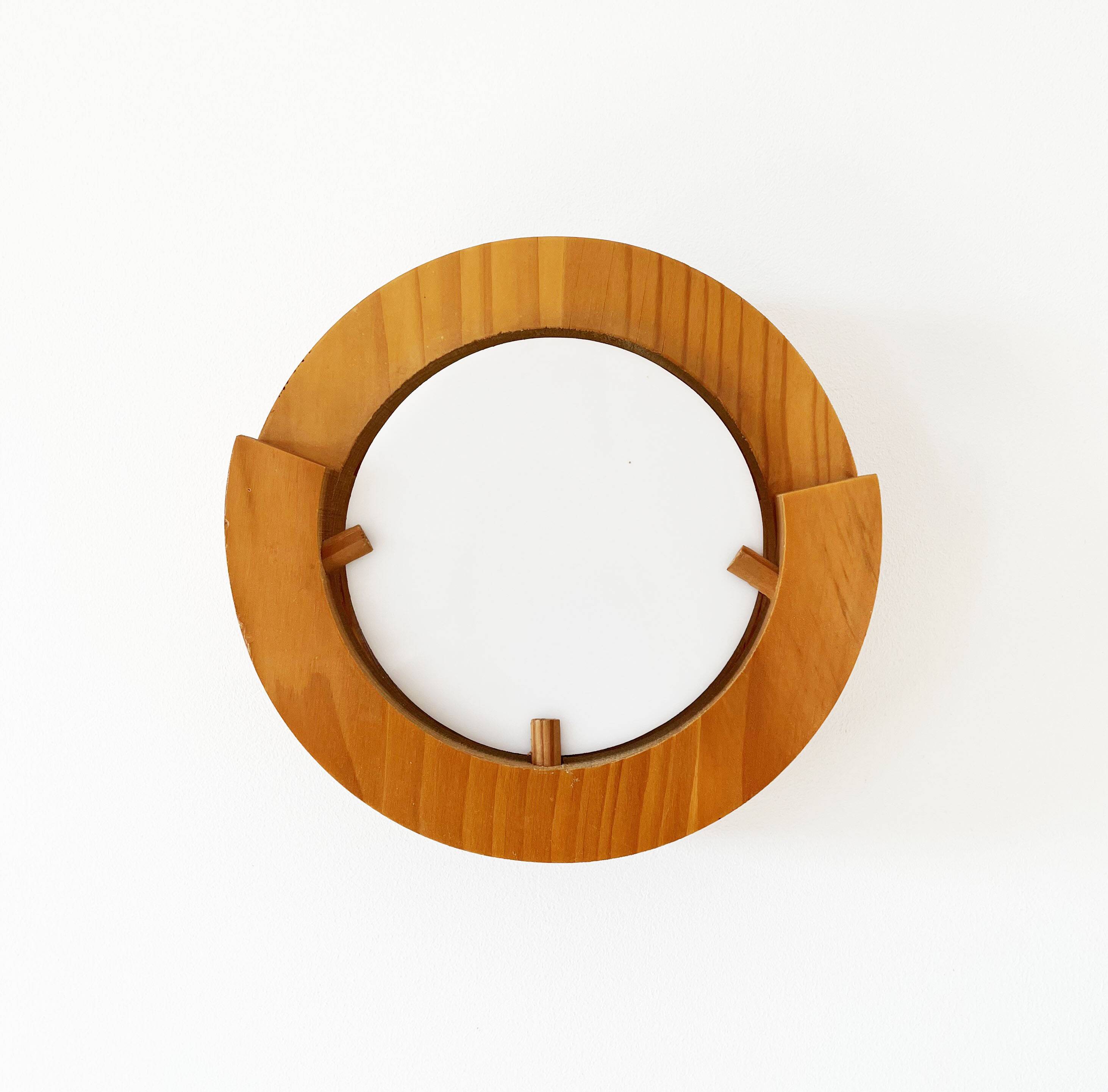 Round pine and plexiglass wall light, 1970s