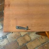 Extendable dining table