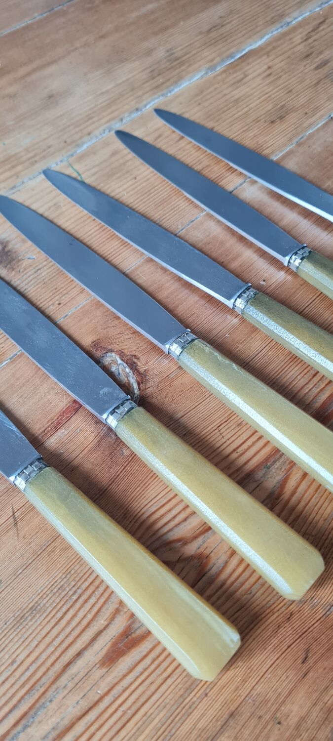 Set of 6 bakelite knives