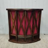Brutalistic bar counter in solid elm