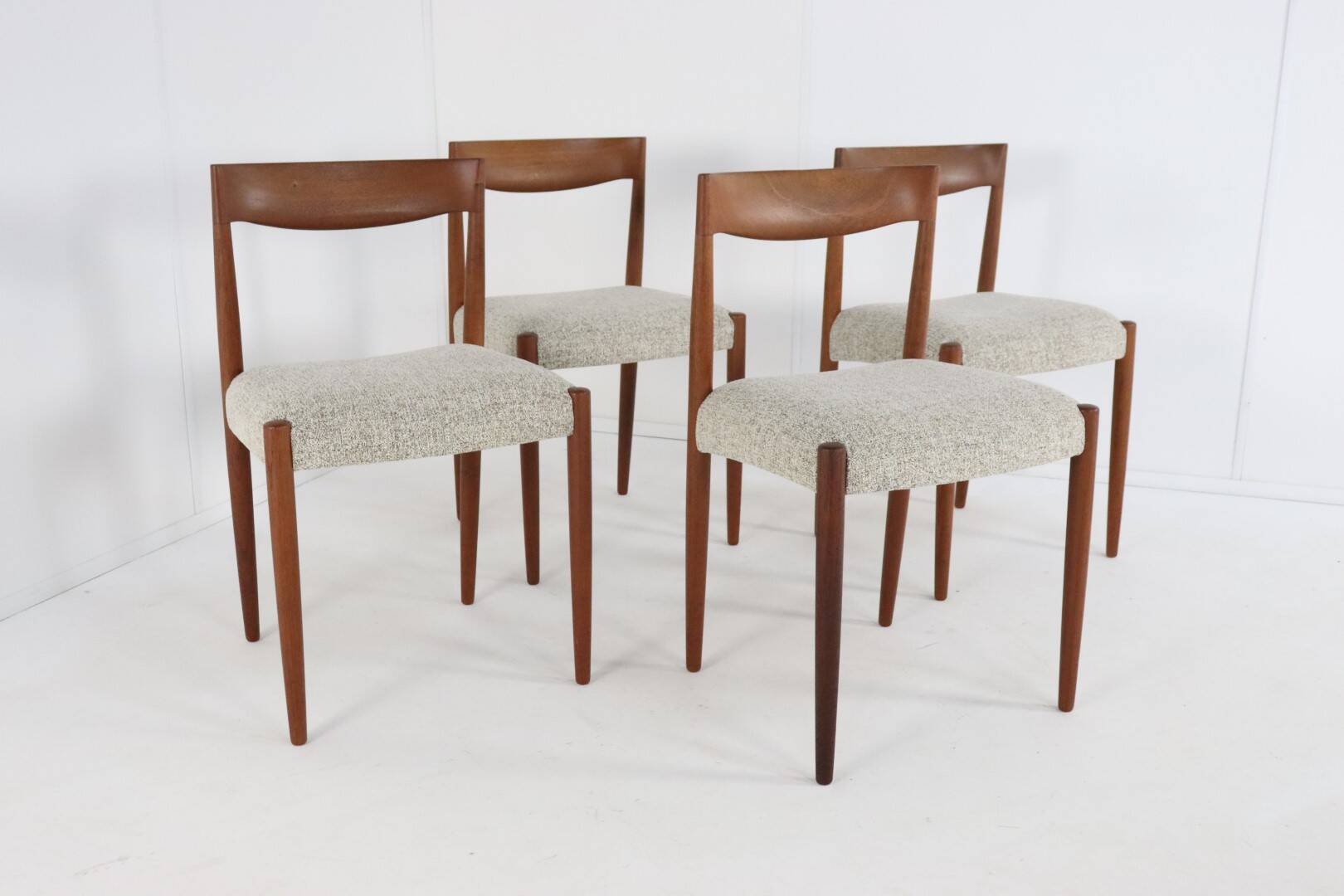Set of 4 JCA Jensen chairs ‘Hornum’ design danois
