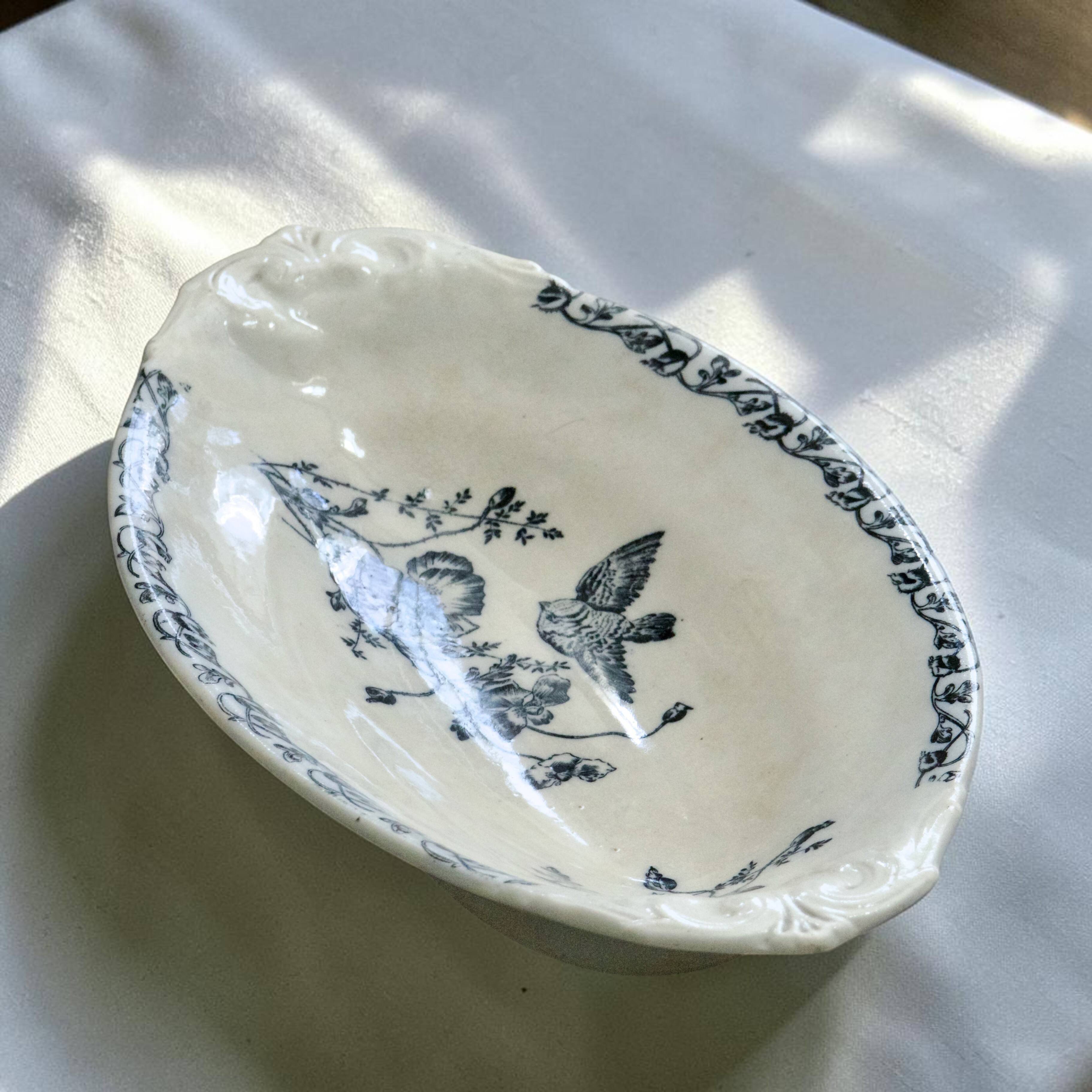 Iron flat plate with a 19th-century bird signed Onnaing "Poppies"