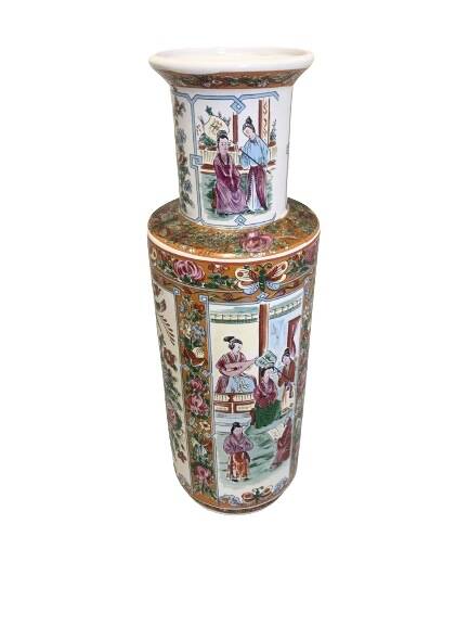 Old large Chinese canton vase, 1900s. in porcelain, famille rose style 47 x 16 cm
