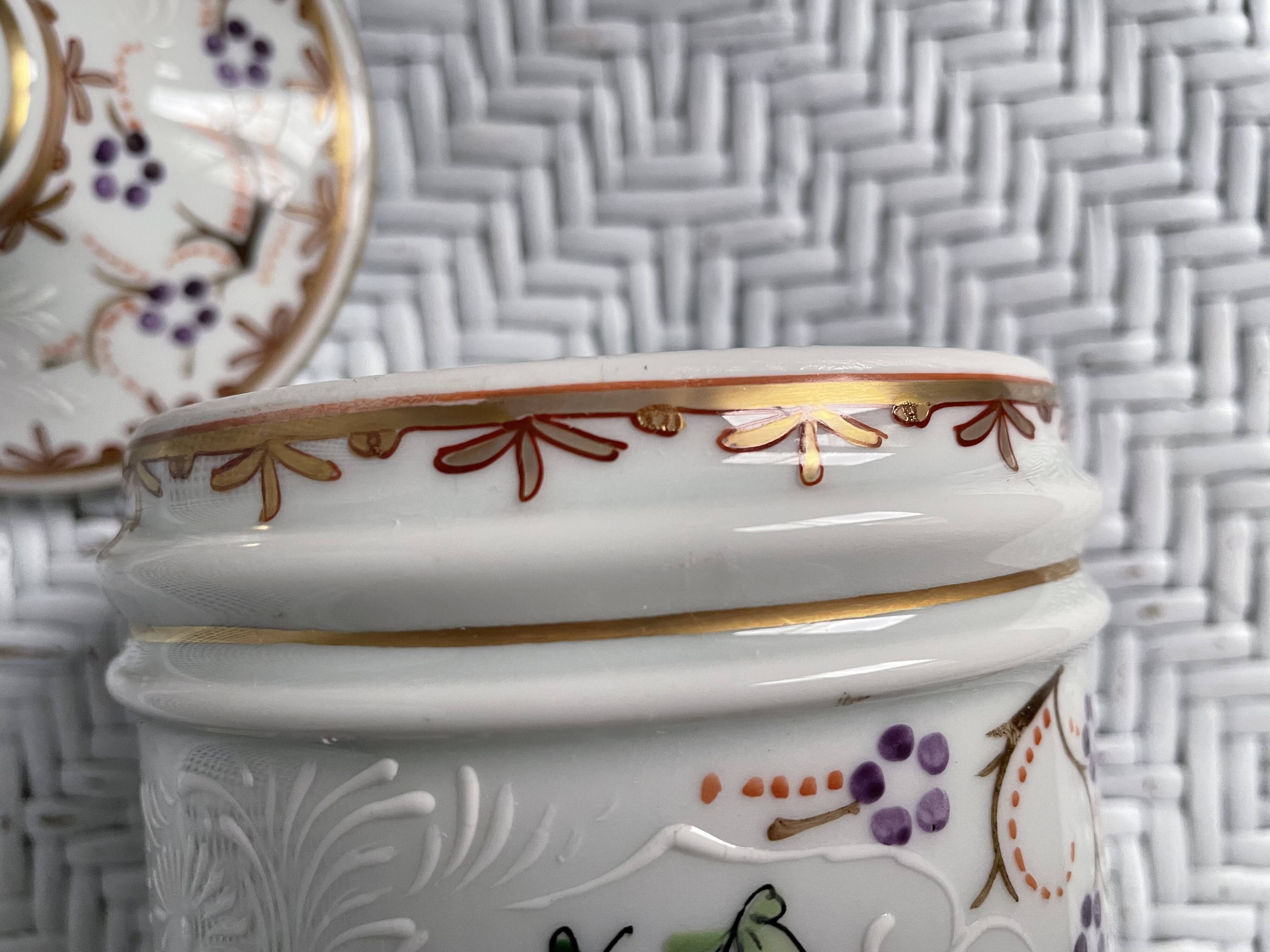 Twentieth century Paris porcelain pharmacy pot