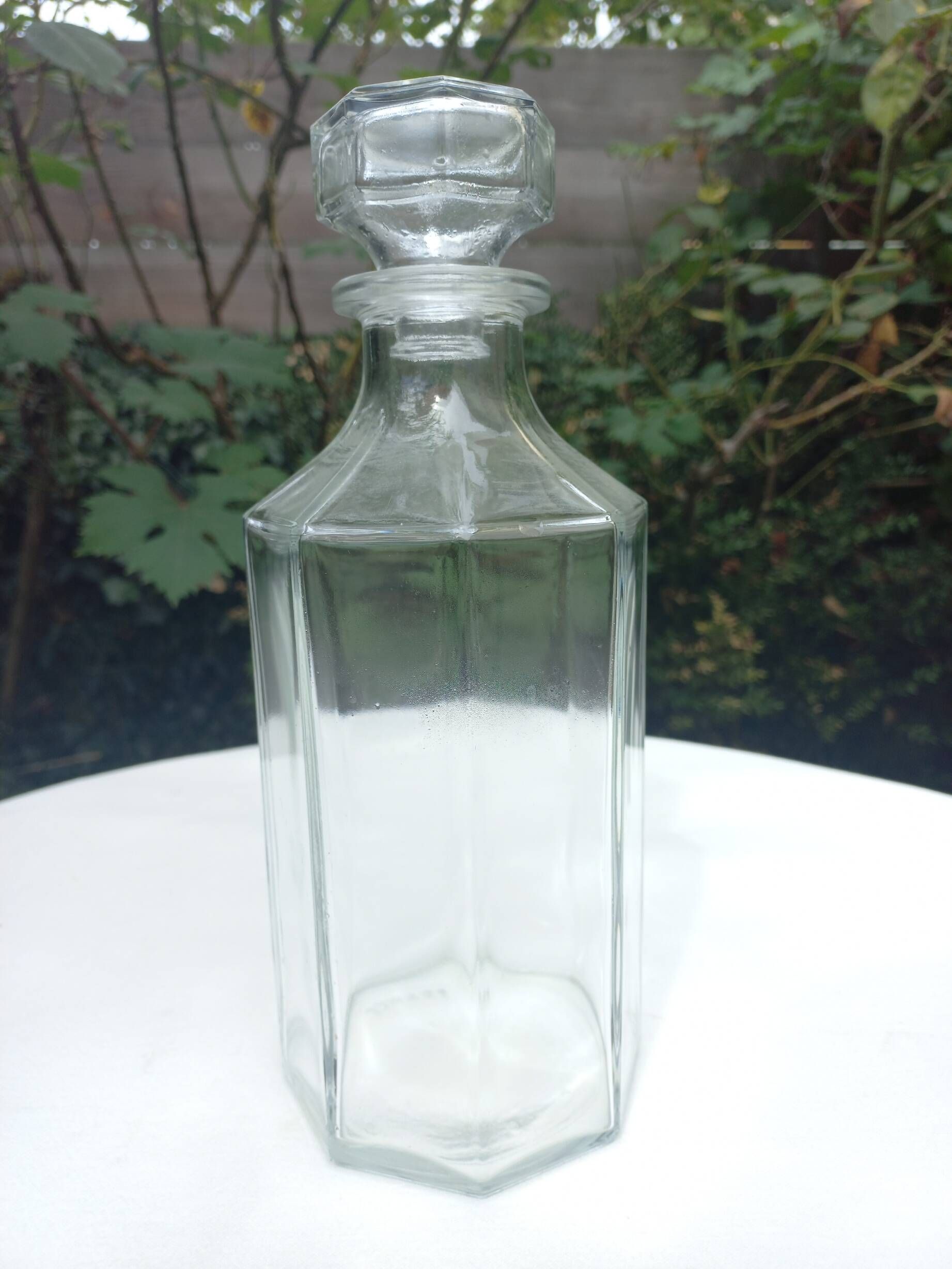 Carafe octogonale en verre
