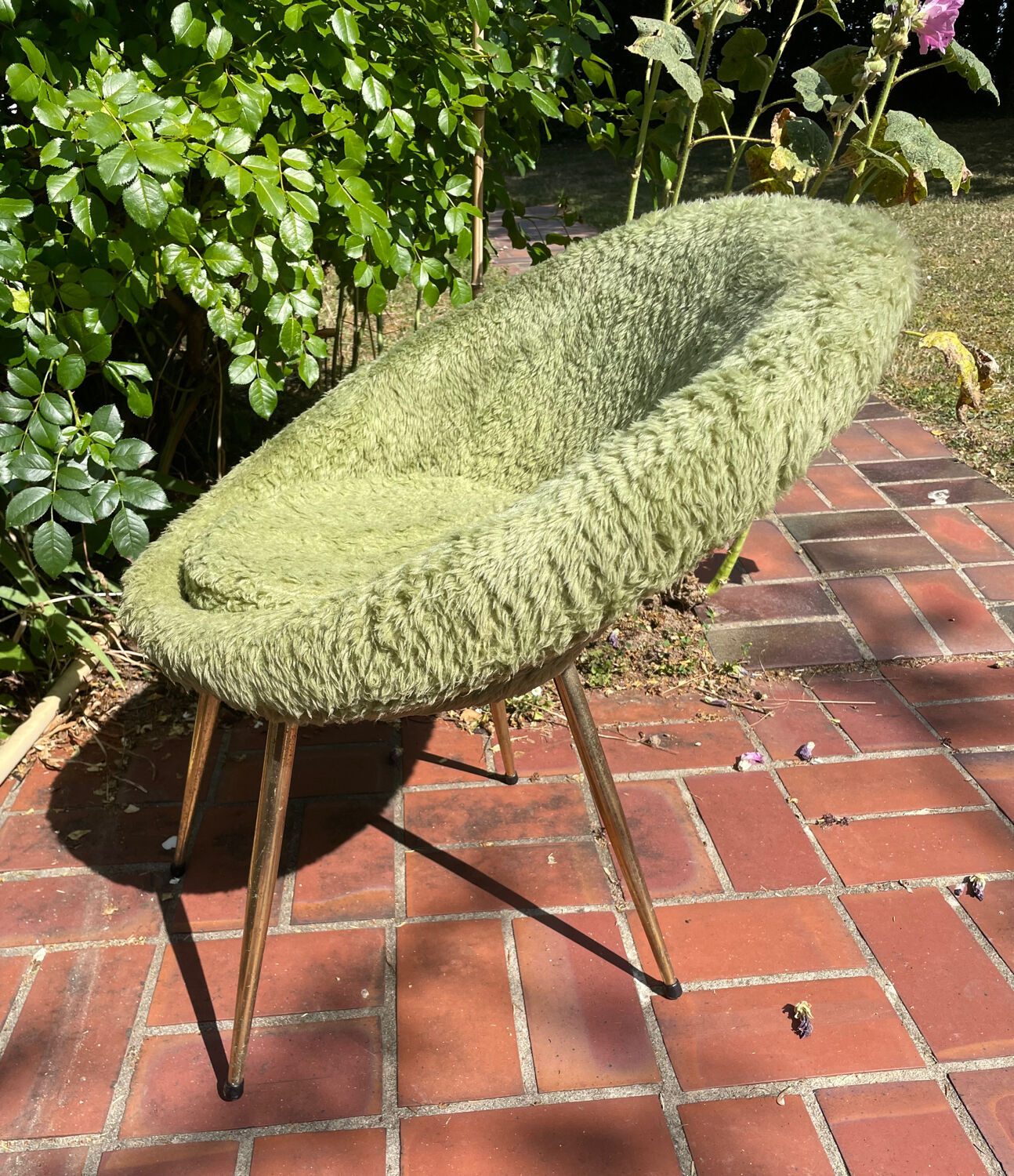 Fauteuil moumoute vintage vert pâle