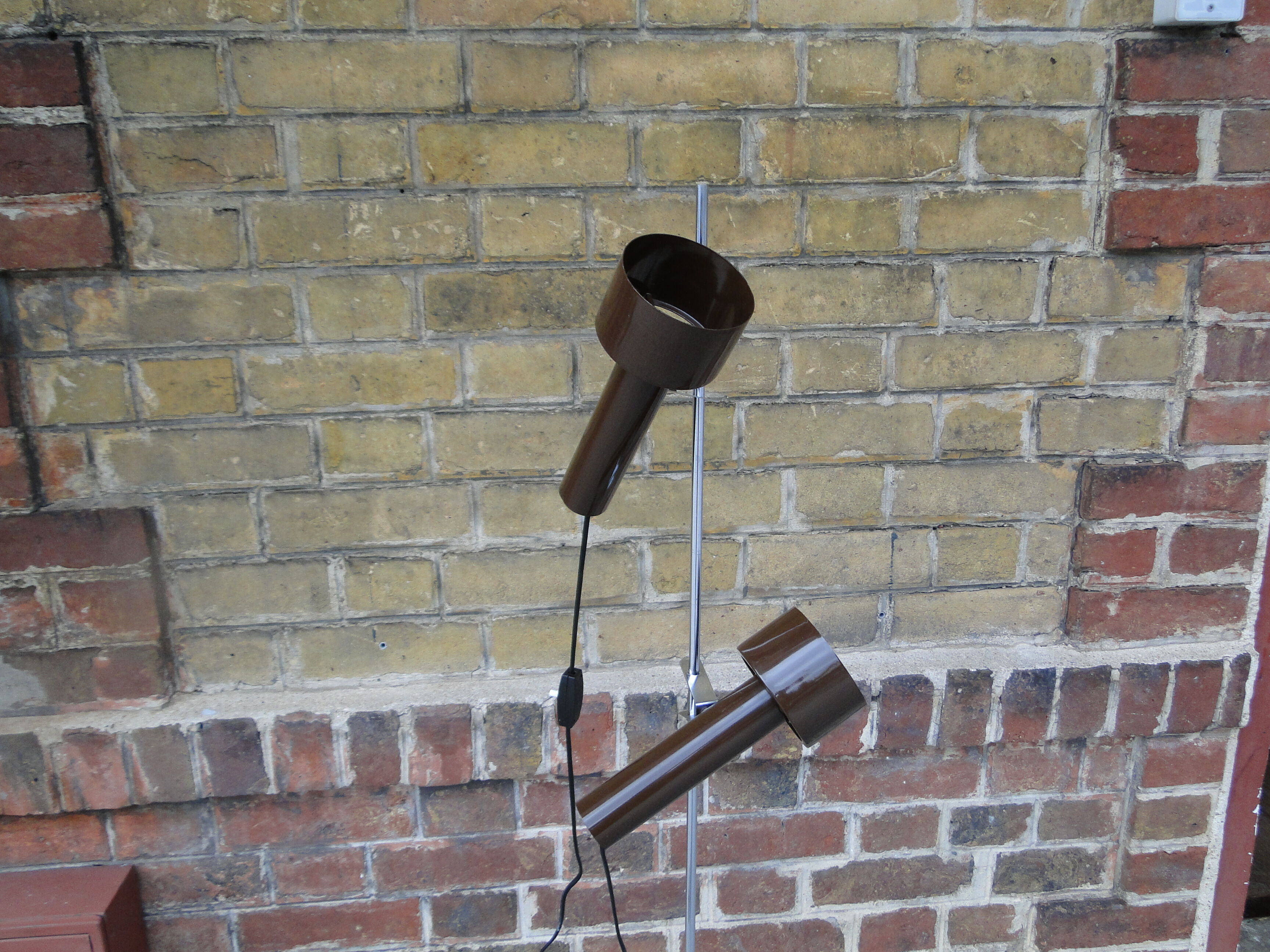 Lamppost space age brown with 2 spots