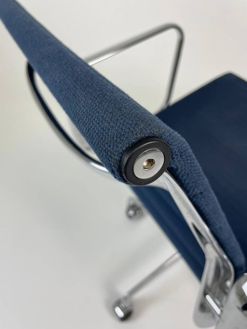 Blue fabric office chair, ICF - Charles Eames, Ray Eames - EA108 aluminum group