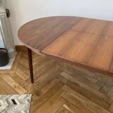 Extendable Scandinavian table
