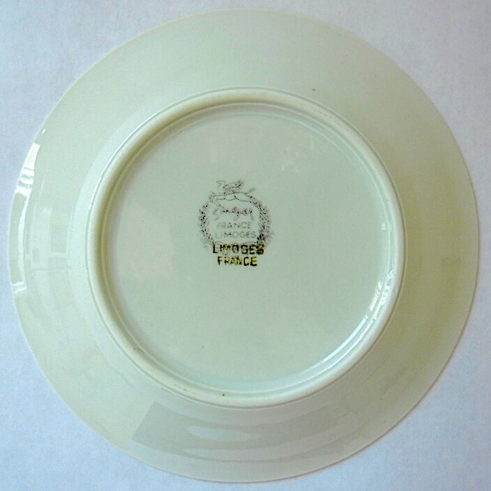 Suite de six tasses à thé et leurs sous-tasses en porcelaine par Singer, Limoges