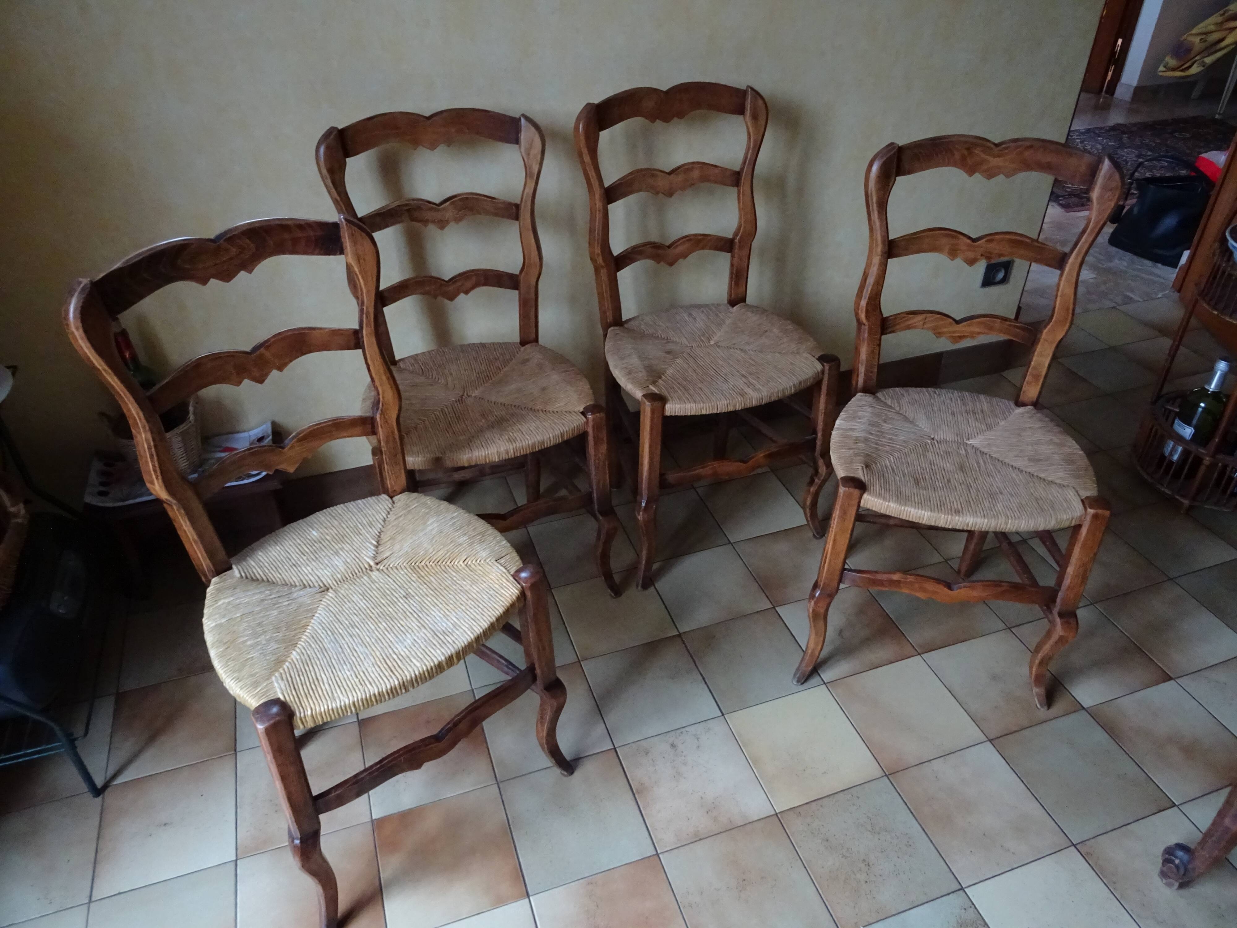 Louis XV style oak round table with 4 chairs