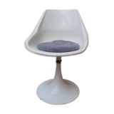 Swivel tulip chair