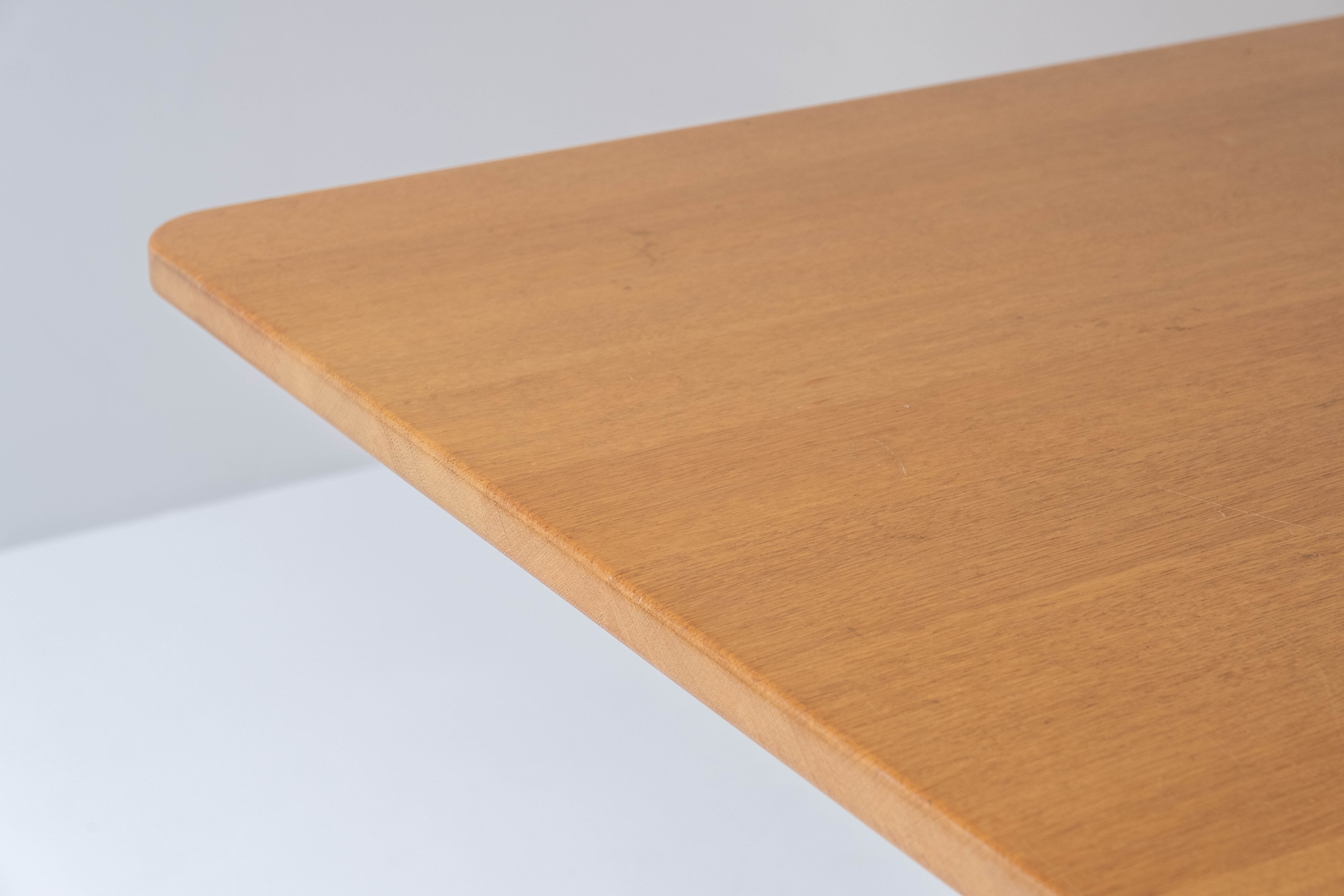 Shaker dining table designed by Børge Mogensen for Carl Madsen & Son, Denmark 1960s.