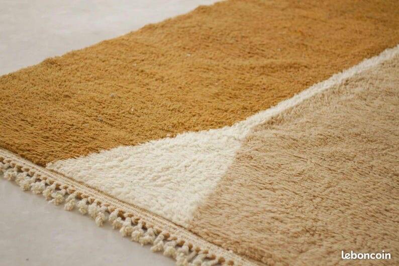Traditional handmade pure wool beni ourain rug, size 2/3 m.