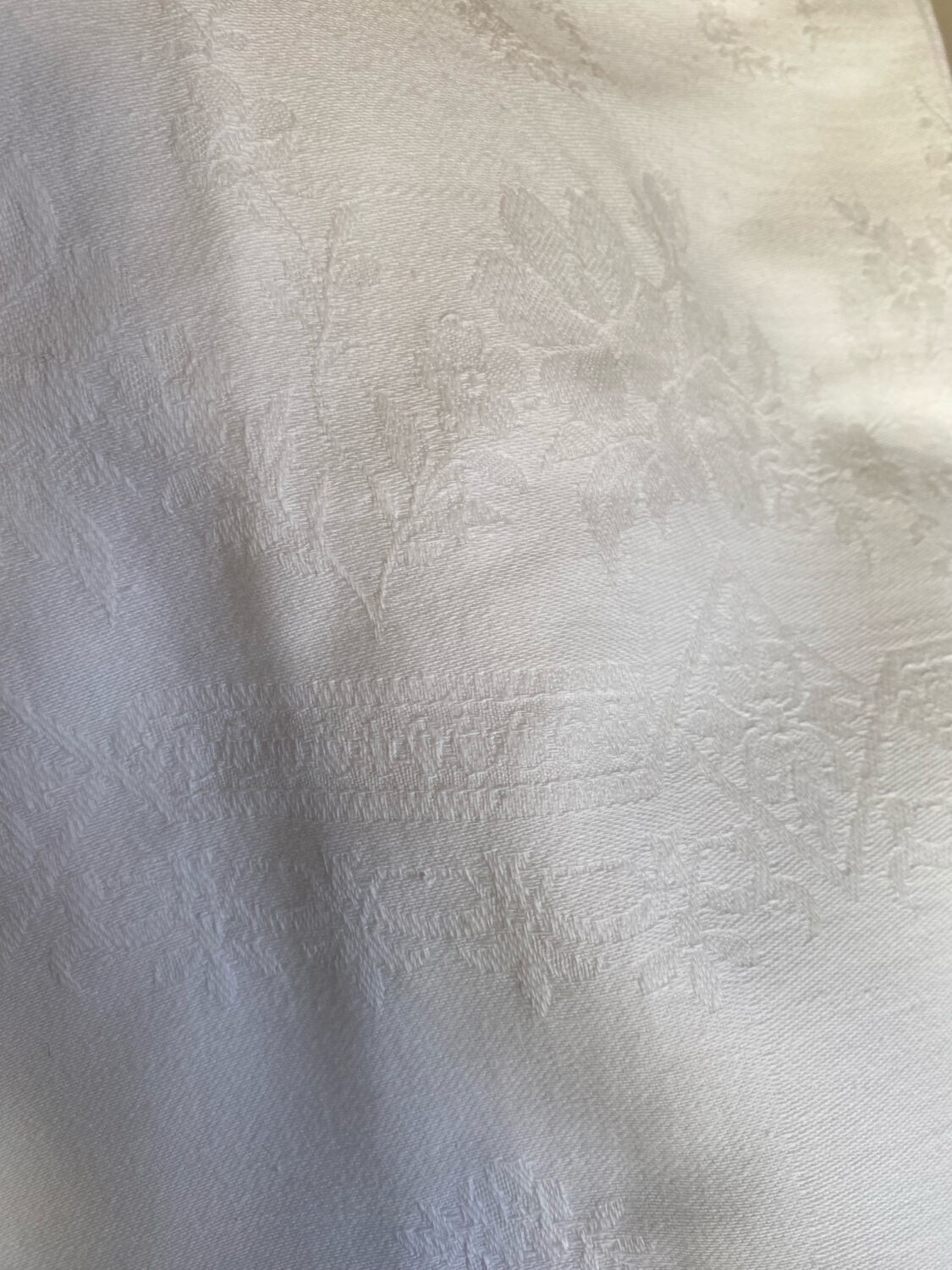 White cotton and linen tablecloth with central monogram from the 1960s.