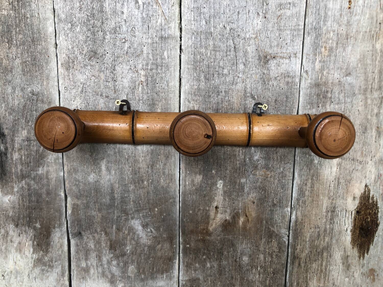 Ancienne patère murale en bois tourné