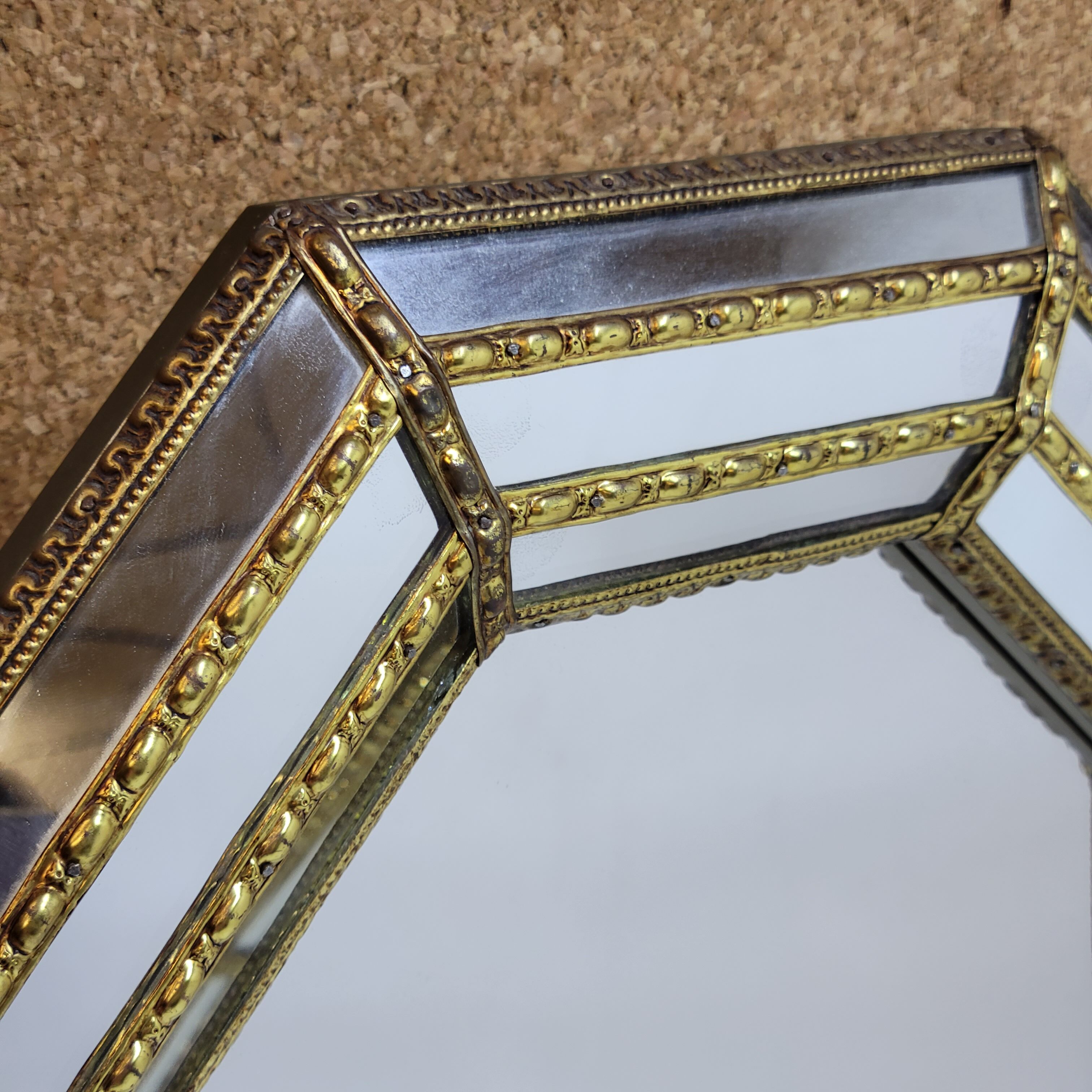 Miroir Mural Octogonal A Facettes Orné De Laiton Style Vénitien