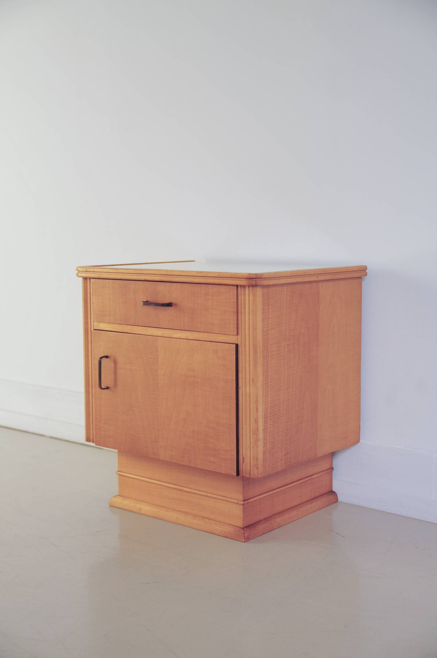table de chevet vintage en bois clair