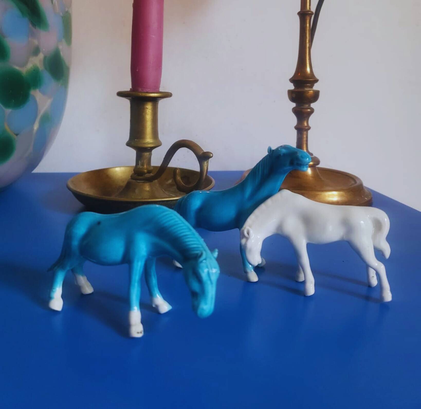 3 turquoise & white horses – Porcelain