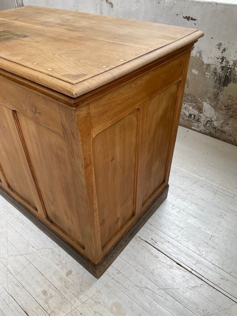 Early 20th century oak trade counter