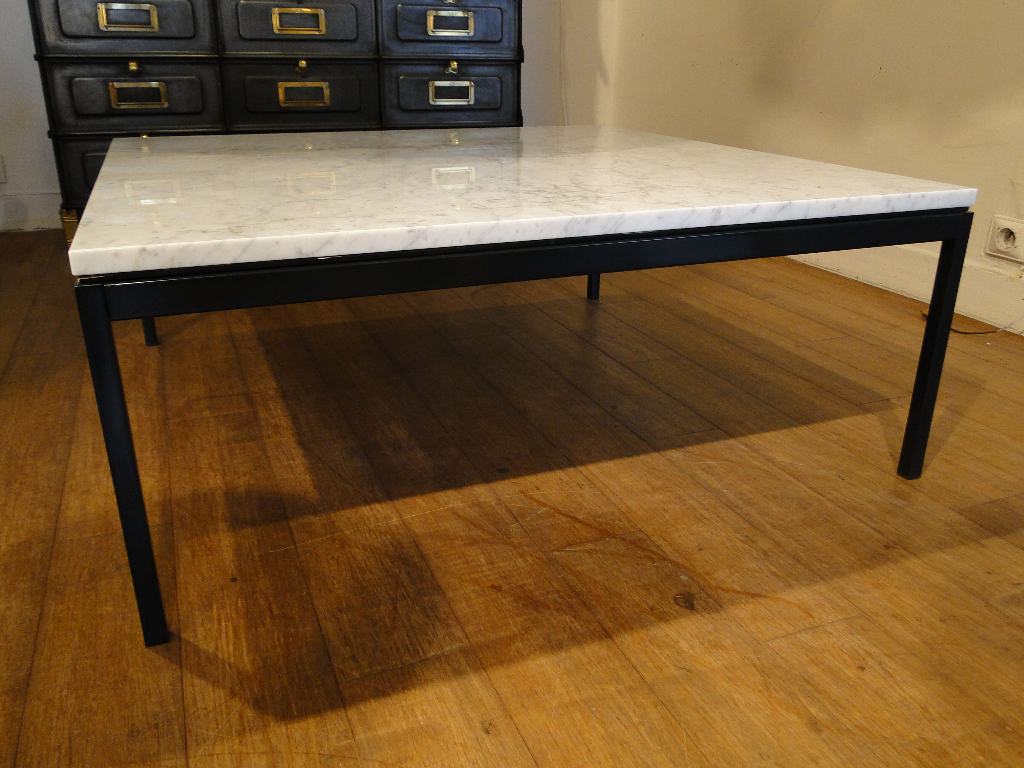 Florence Knoll marble coffee table