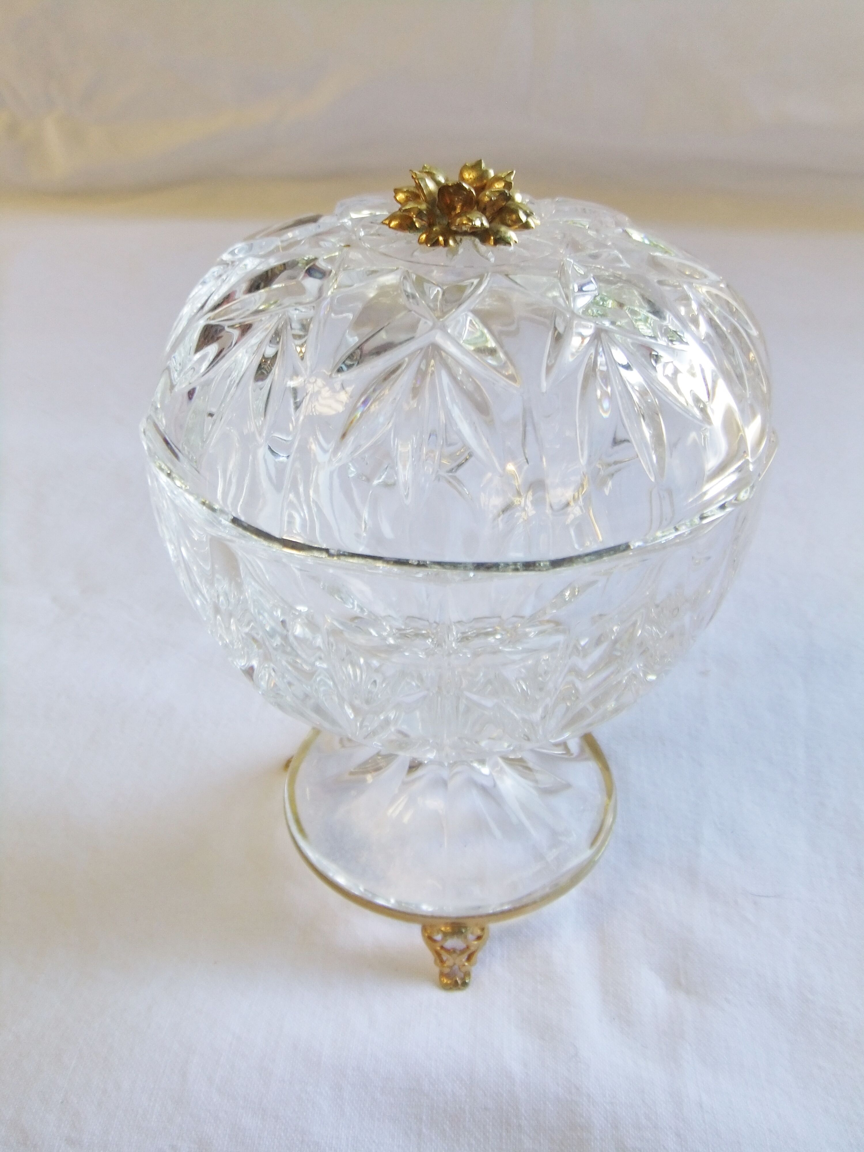 Bonbonnière in crystal cut