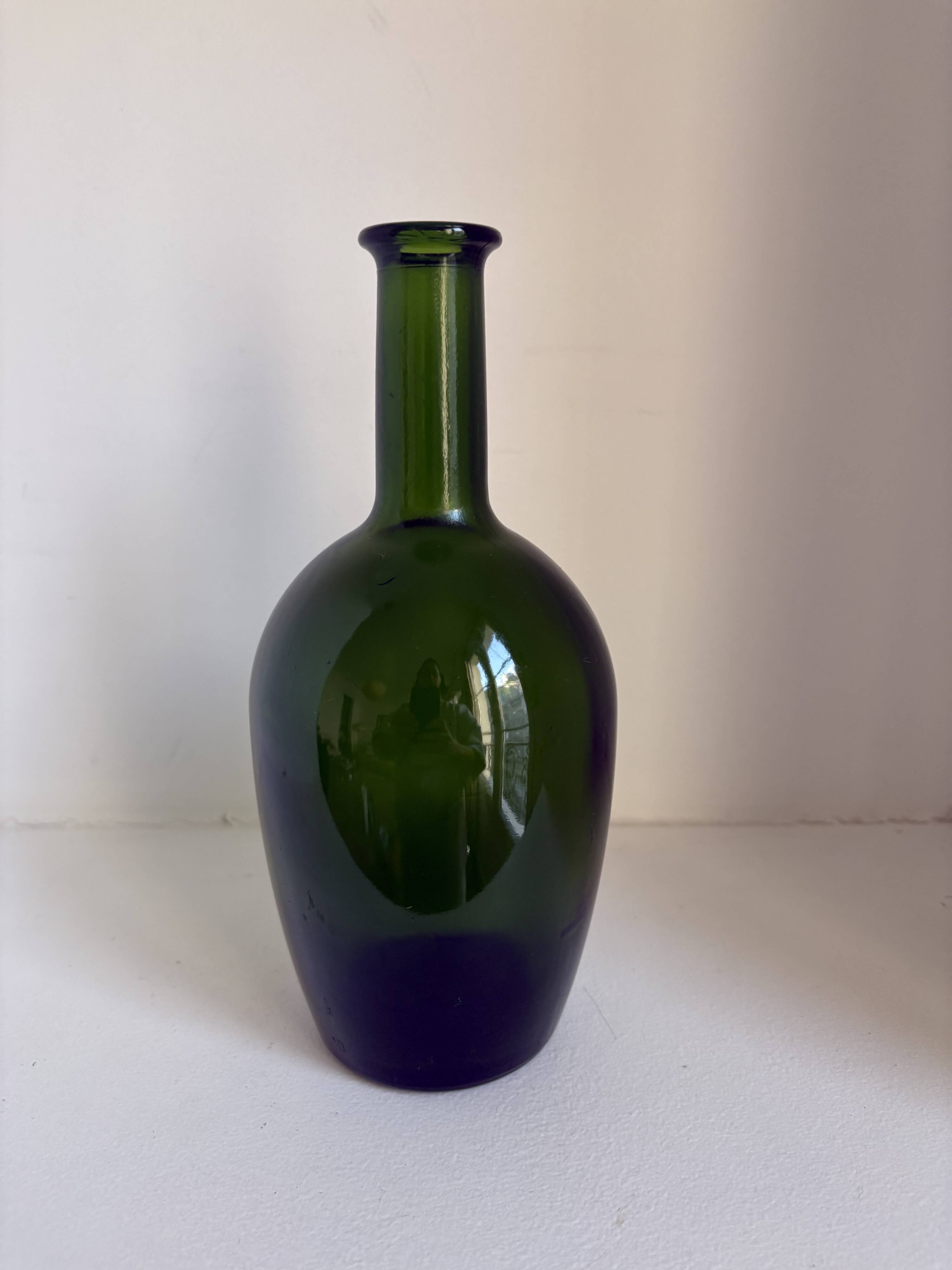 Set of 8 decorative items