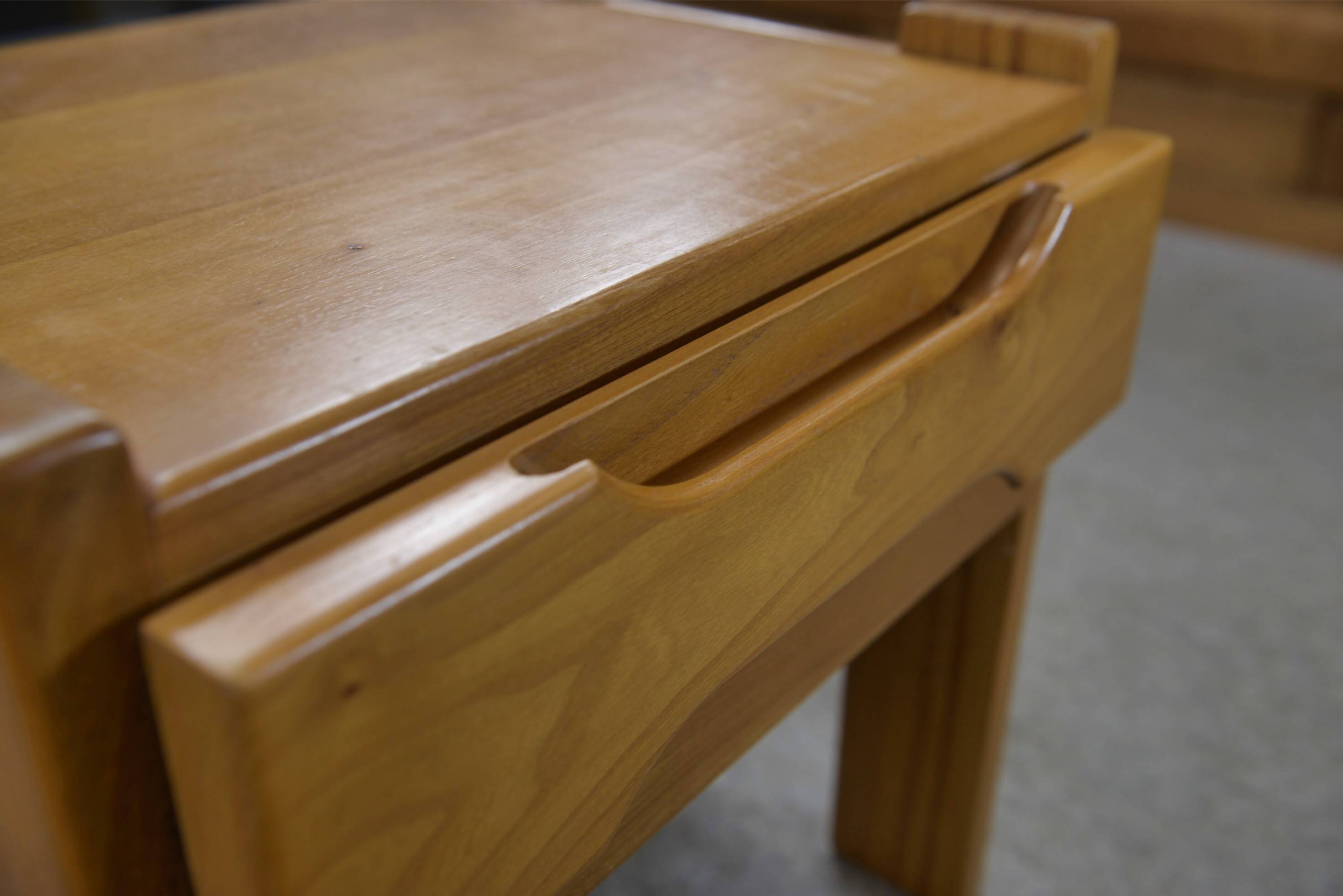 Paire de chevets en orme pour maison regain 1970's