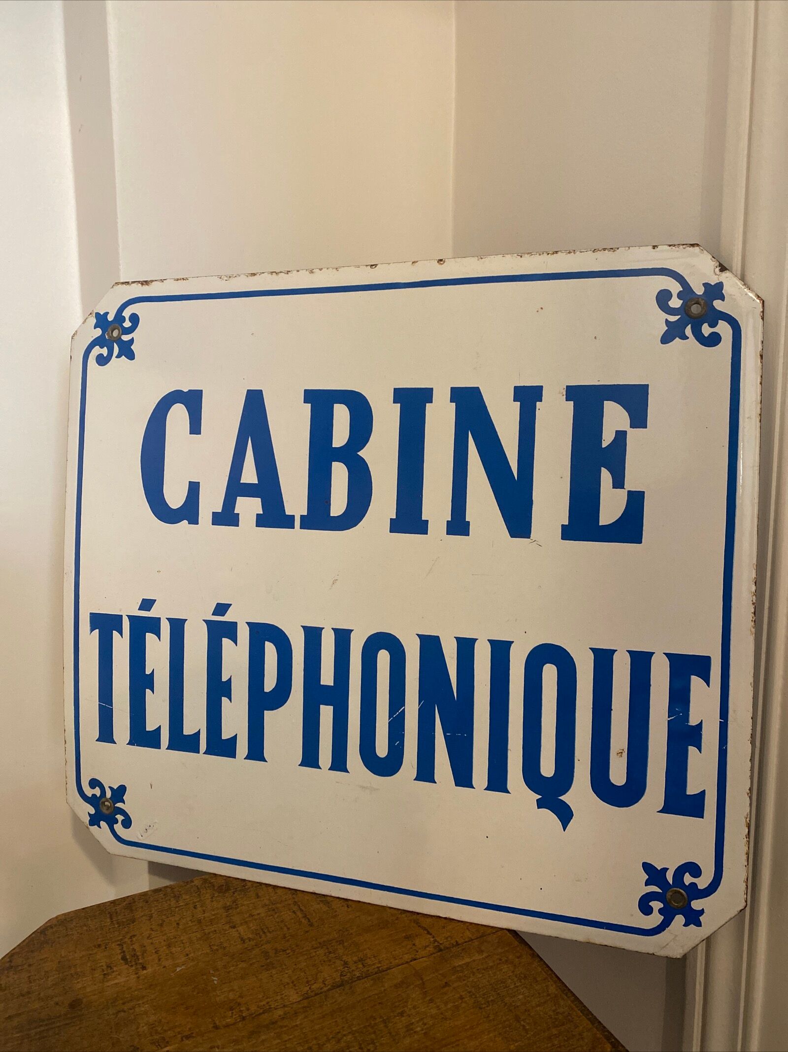 Old enamelled plate "telephone booth"