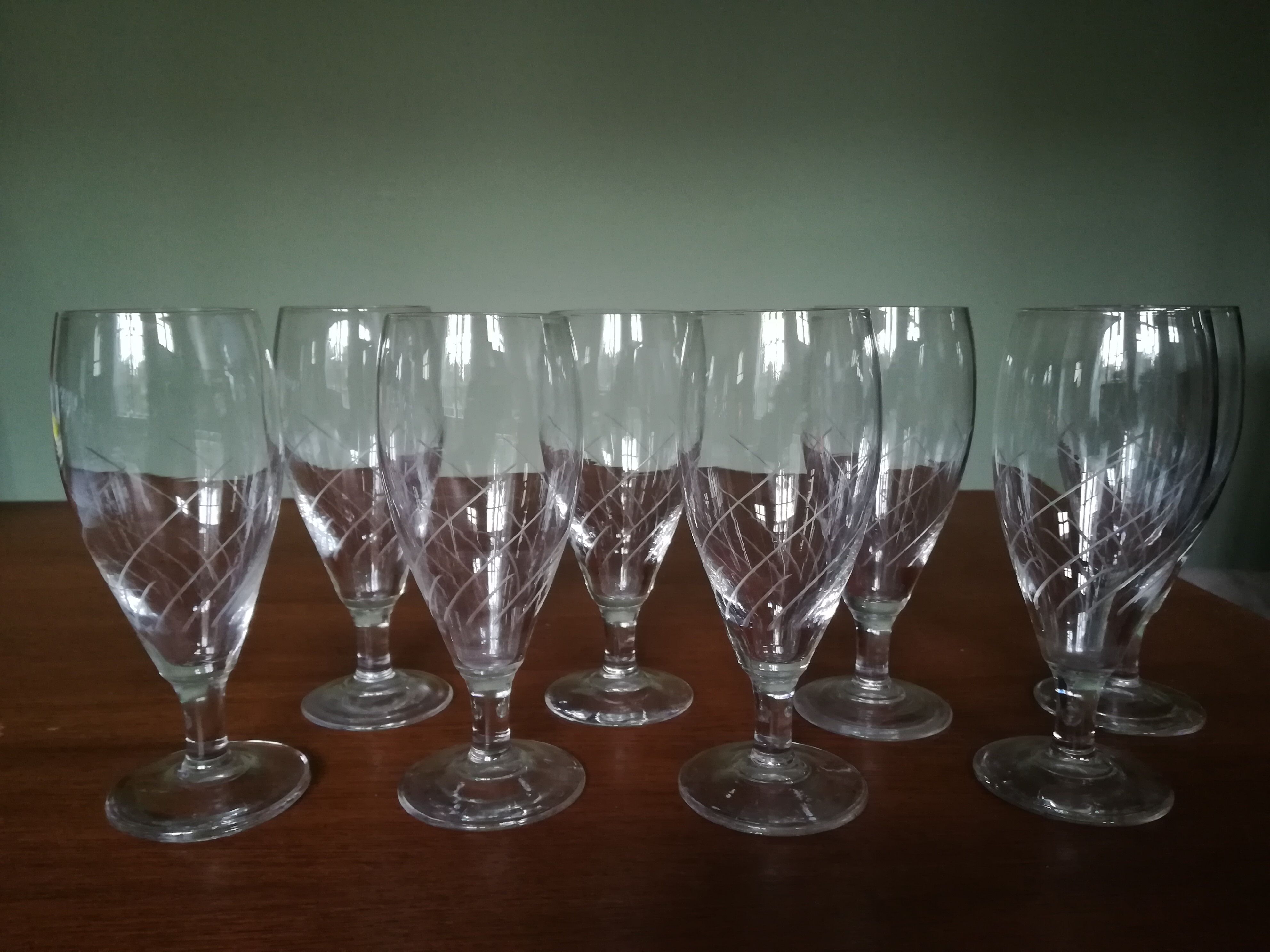Eight champagne flutes in engraved glass