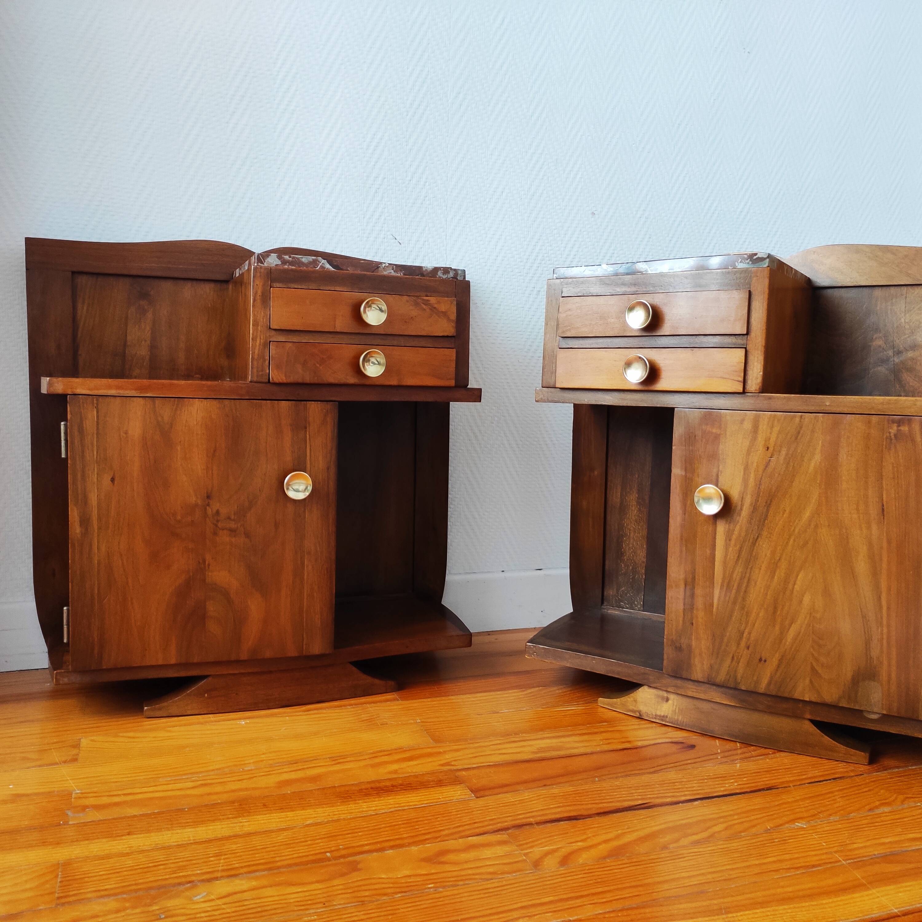 Pair of Art Deco 1930 walnut bedside tables
