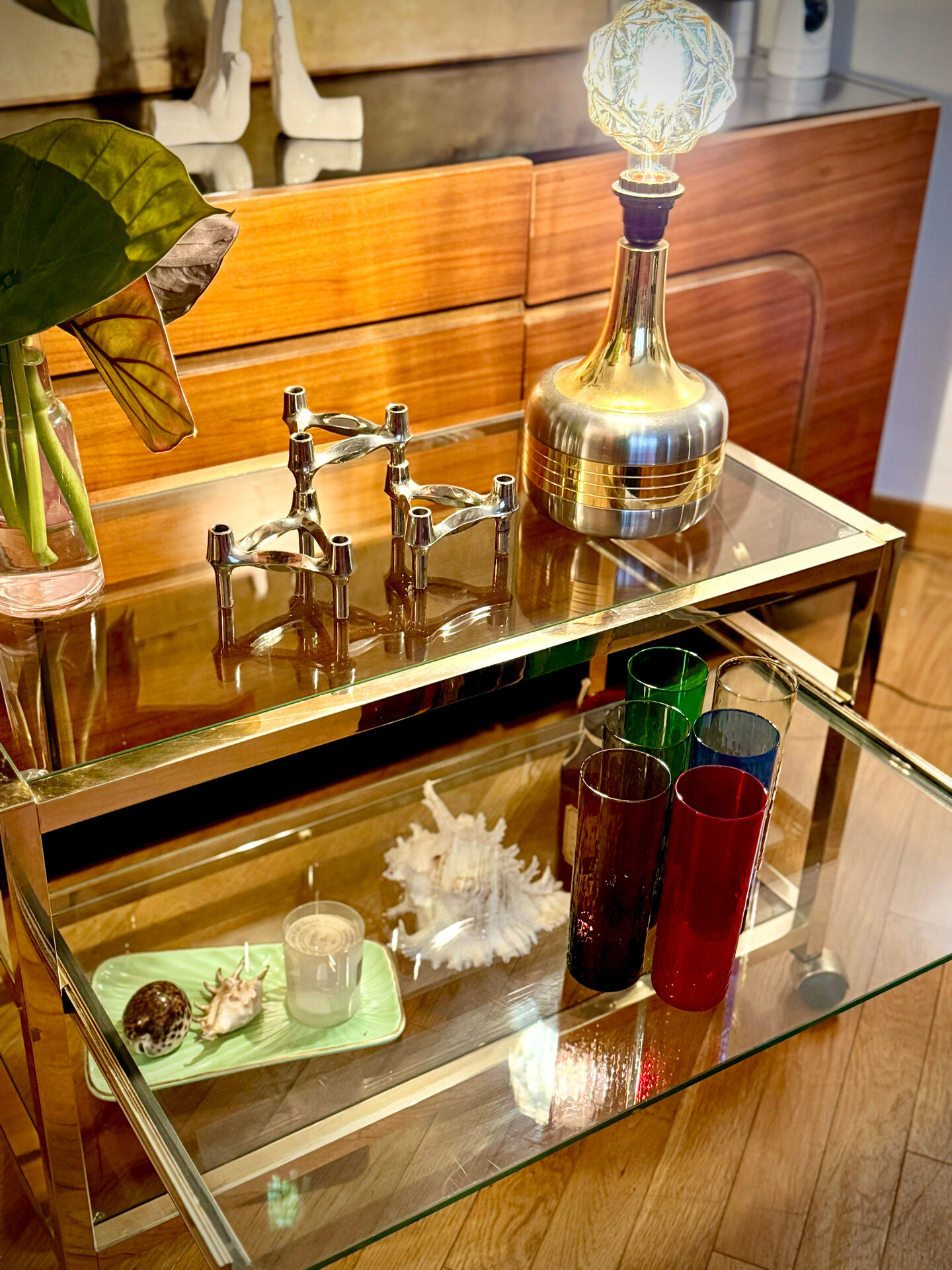 Title: Hollywood Regency chrome & glass side table – 1970s