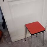 Extendable Table + 4 Chairs + 1 Stool - in Red Formica