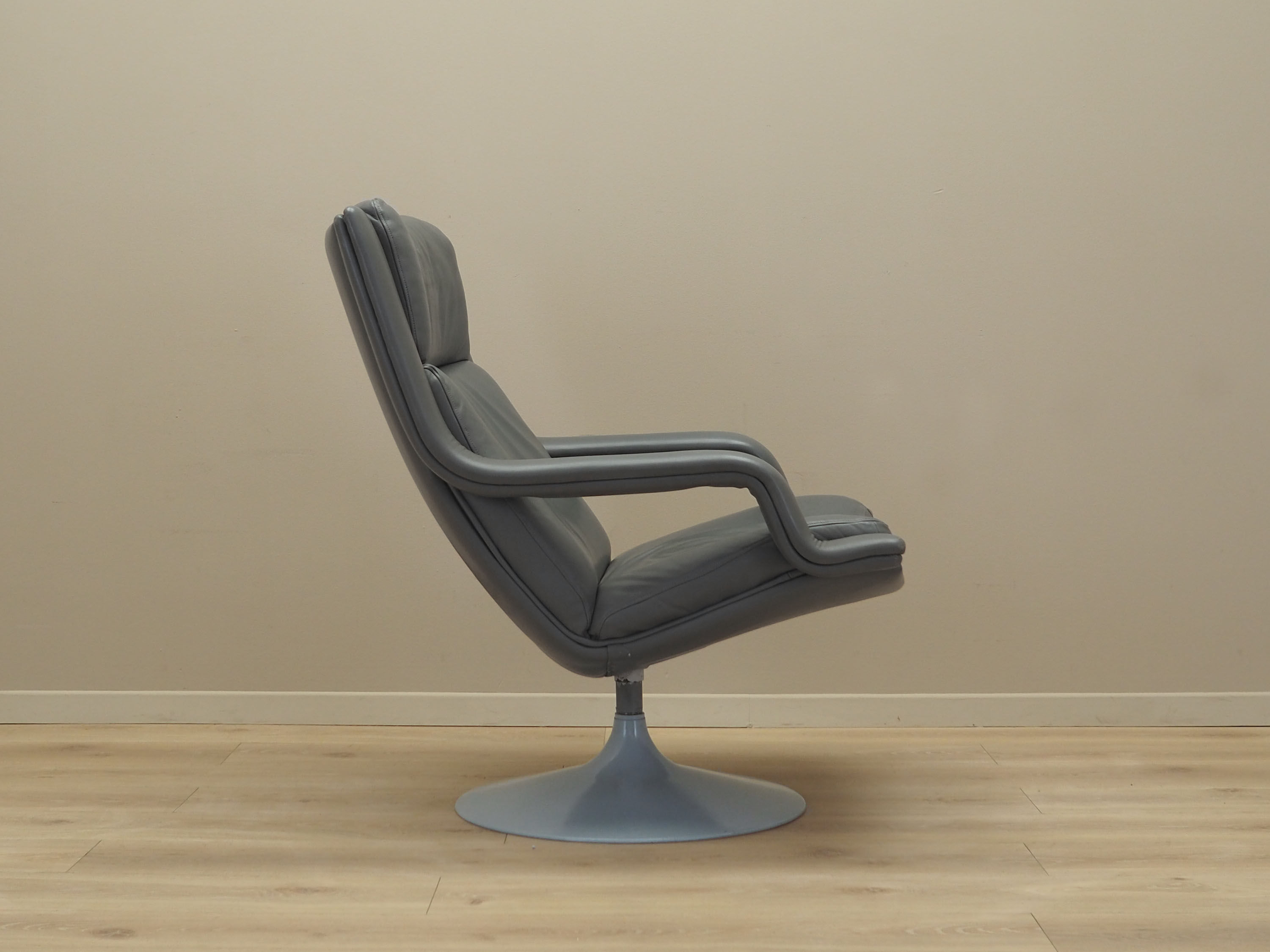 Grey leather swivel armchair, Danish design, 1960s, designer: Geoffrey Harcourt, manufacturer: Artif