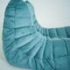 Ensemble de fauteuil et pouf Togo en velours côtelé bleu clair.
