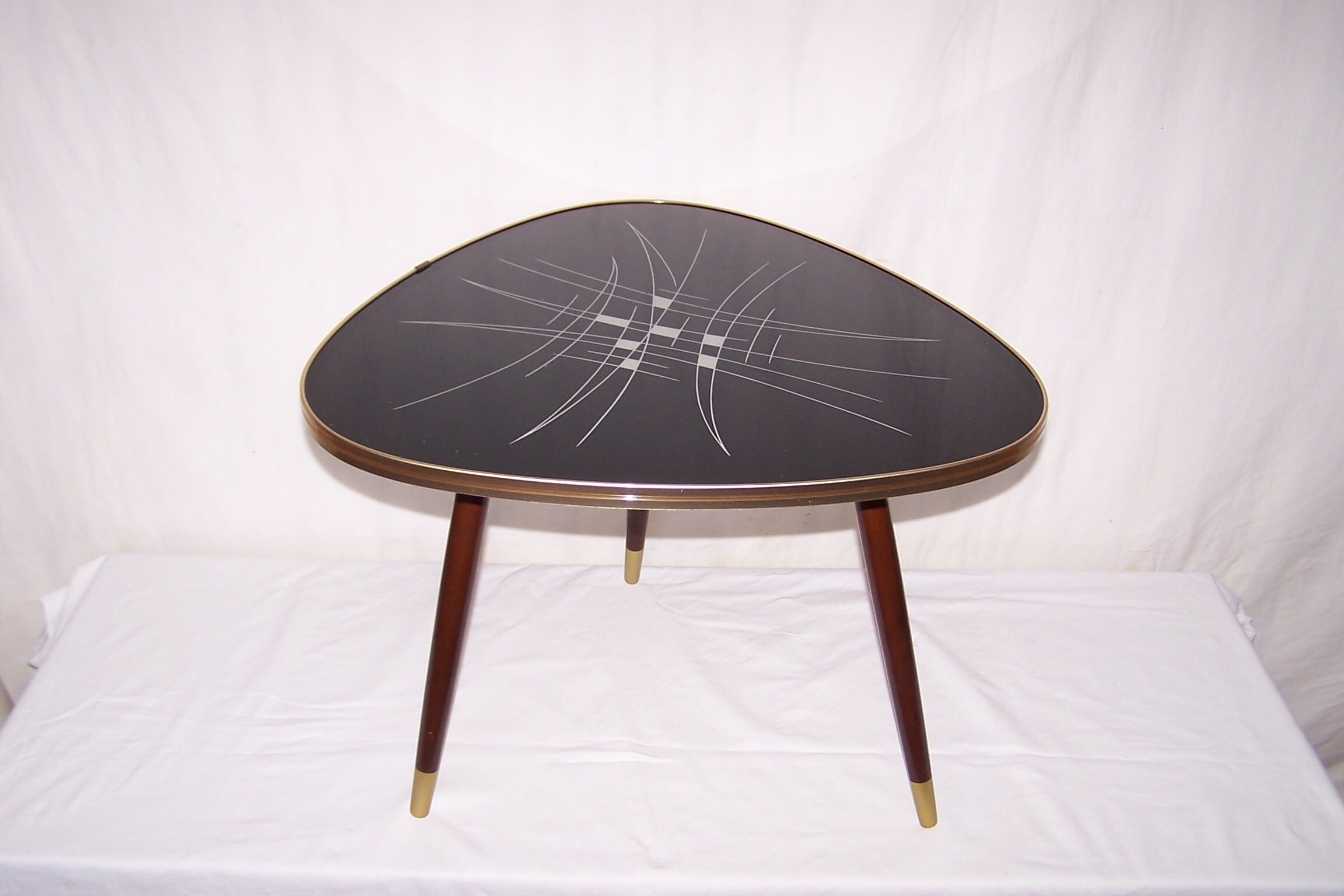 Cocktail tripod coffee table years 50