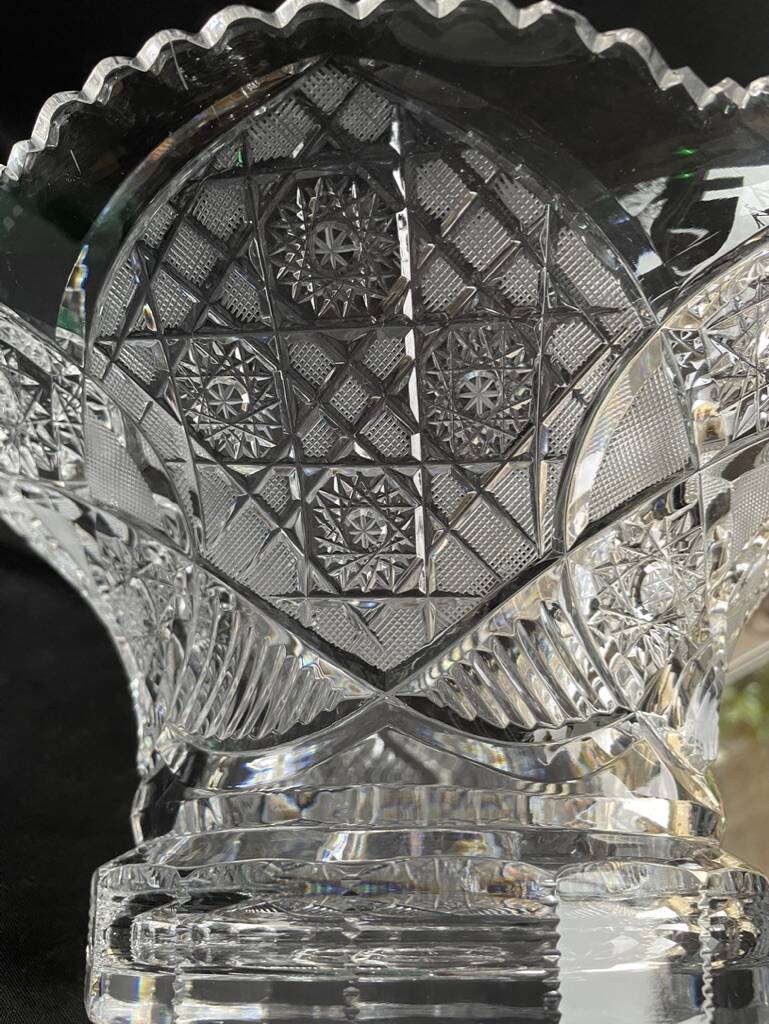 Large bowl on foot – Cut crystal - 20th century