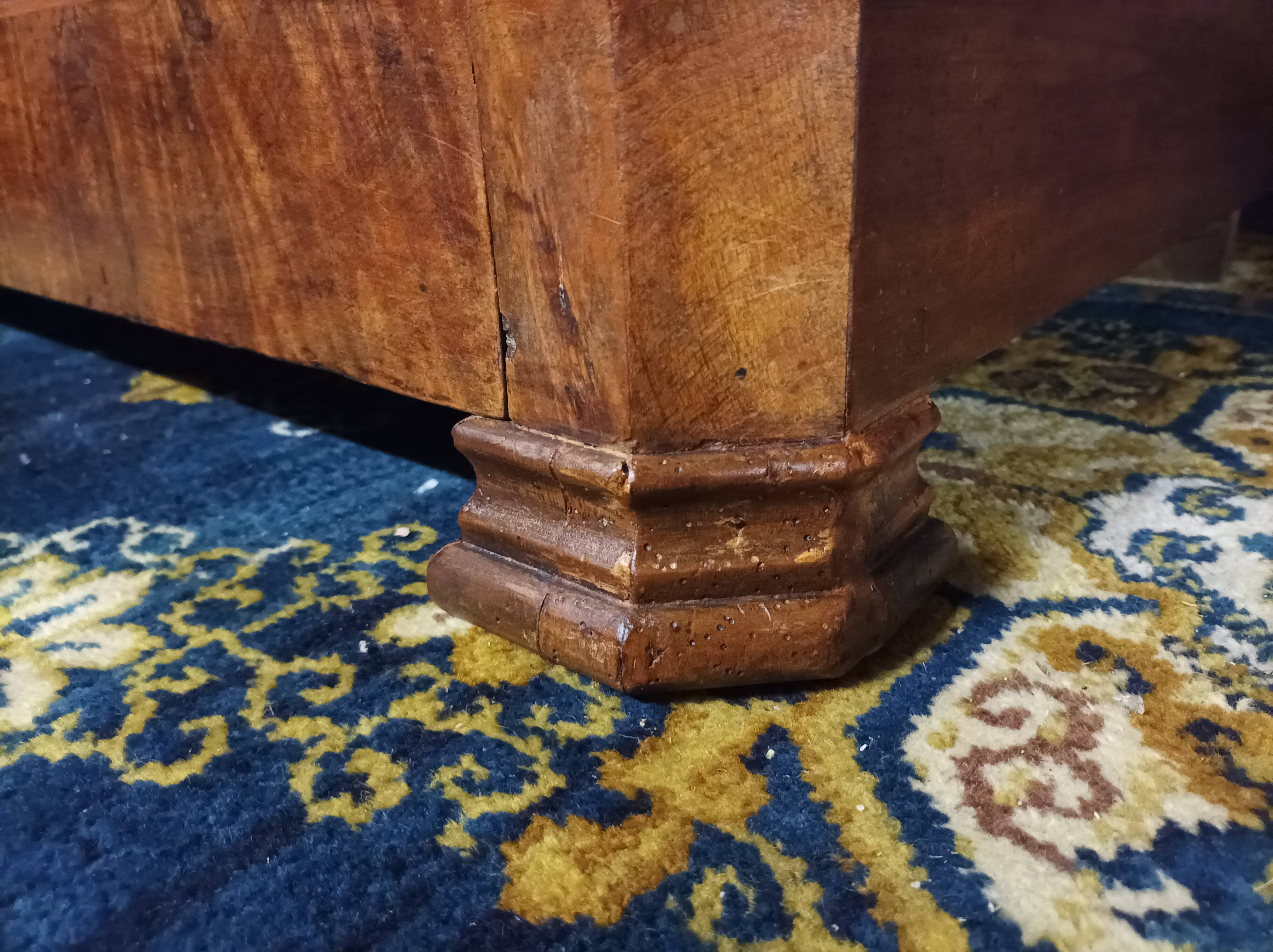 Commode Louis Philippe en ronce de noyer XIXème