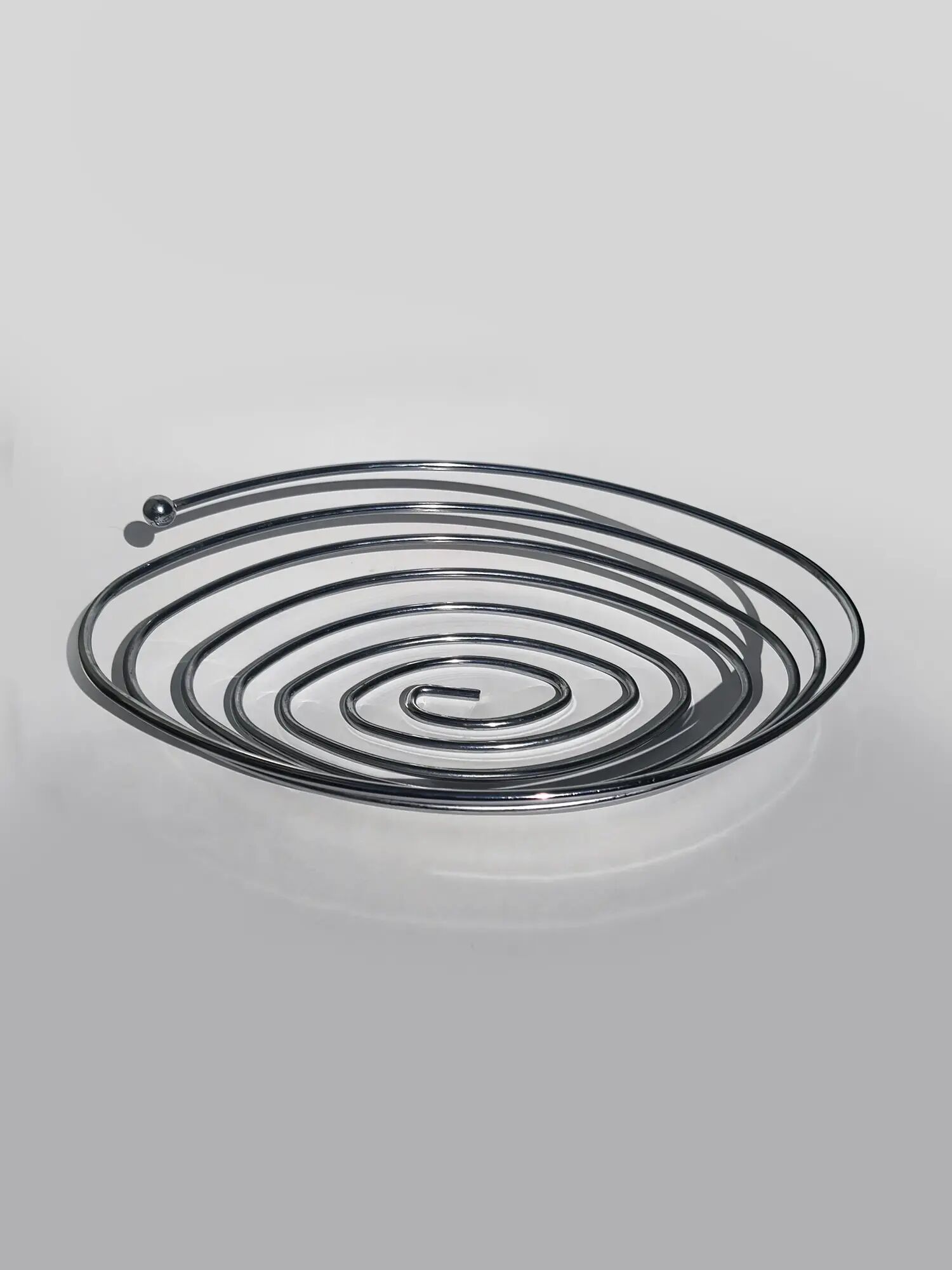 Spiral fruit bowl