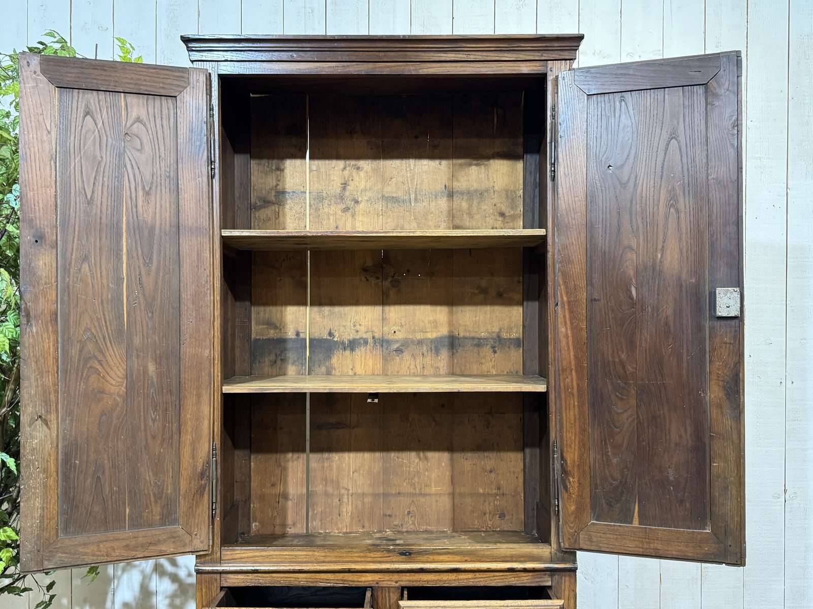 4-door buffet in chestnut from the late 19th century, originating from an old shop.