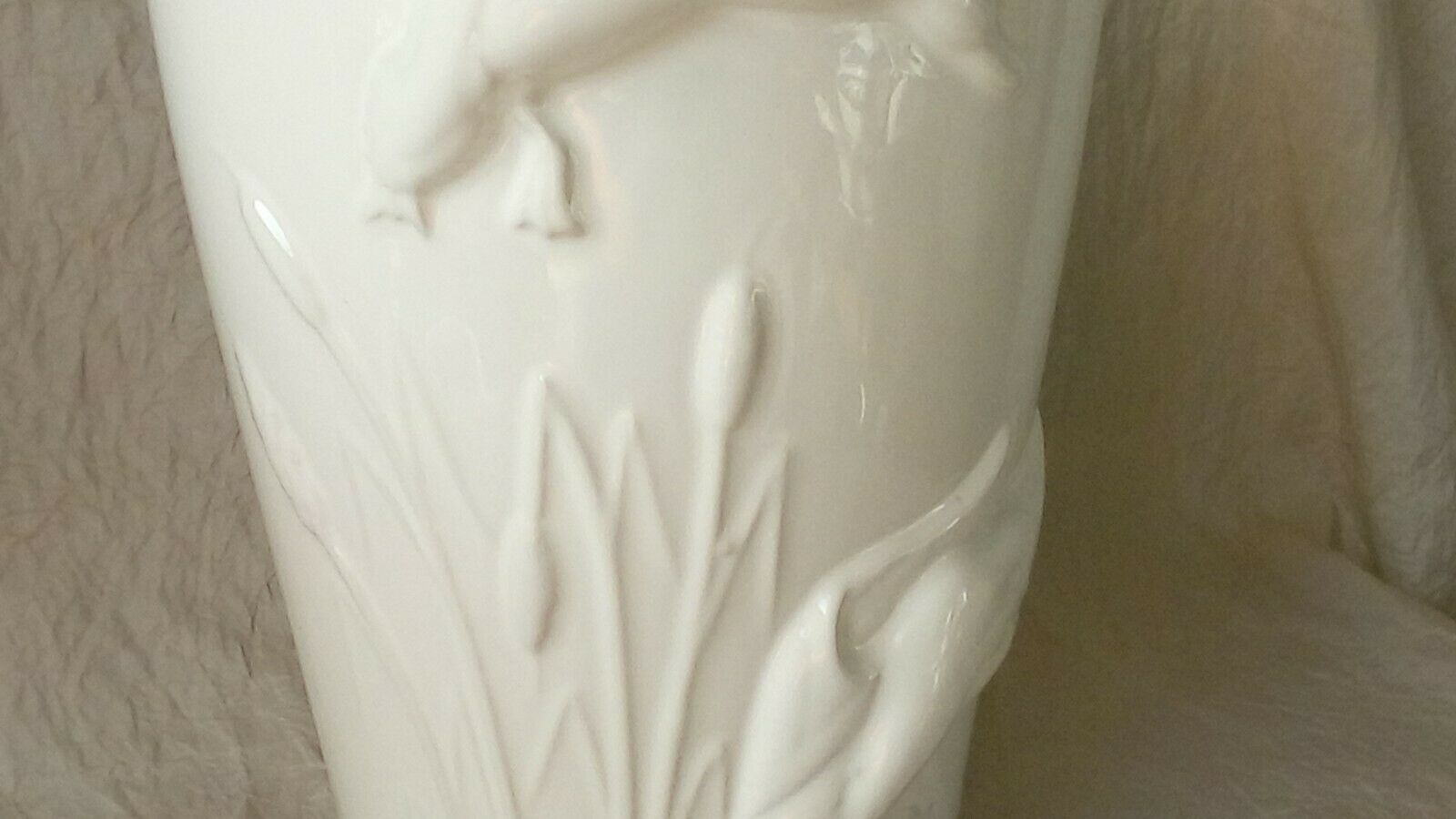 Porcelain vase thick white decor in relief duck flight